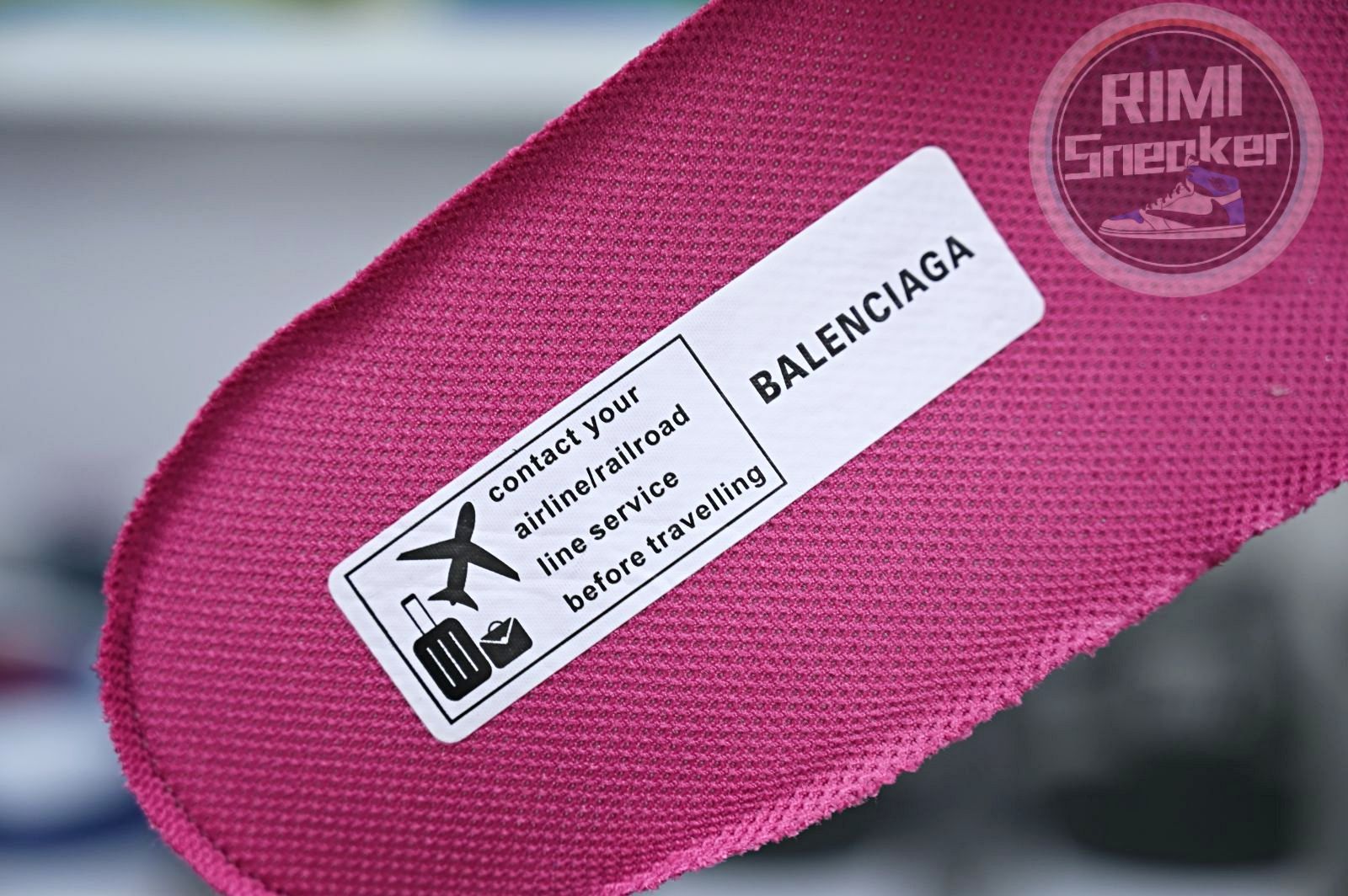 Balenciaga all sizes still in stock! Please contact customer service on iMessage/WhatsApp to purchase! BLGA  Track（LED）