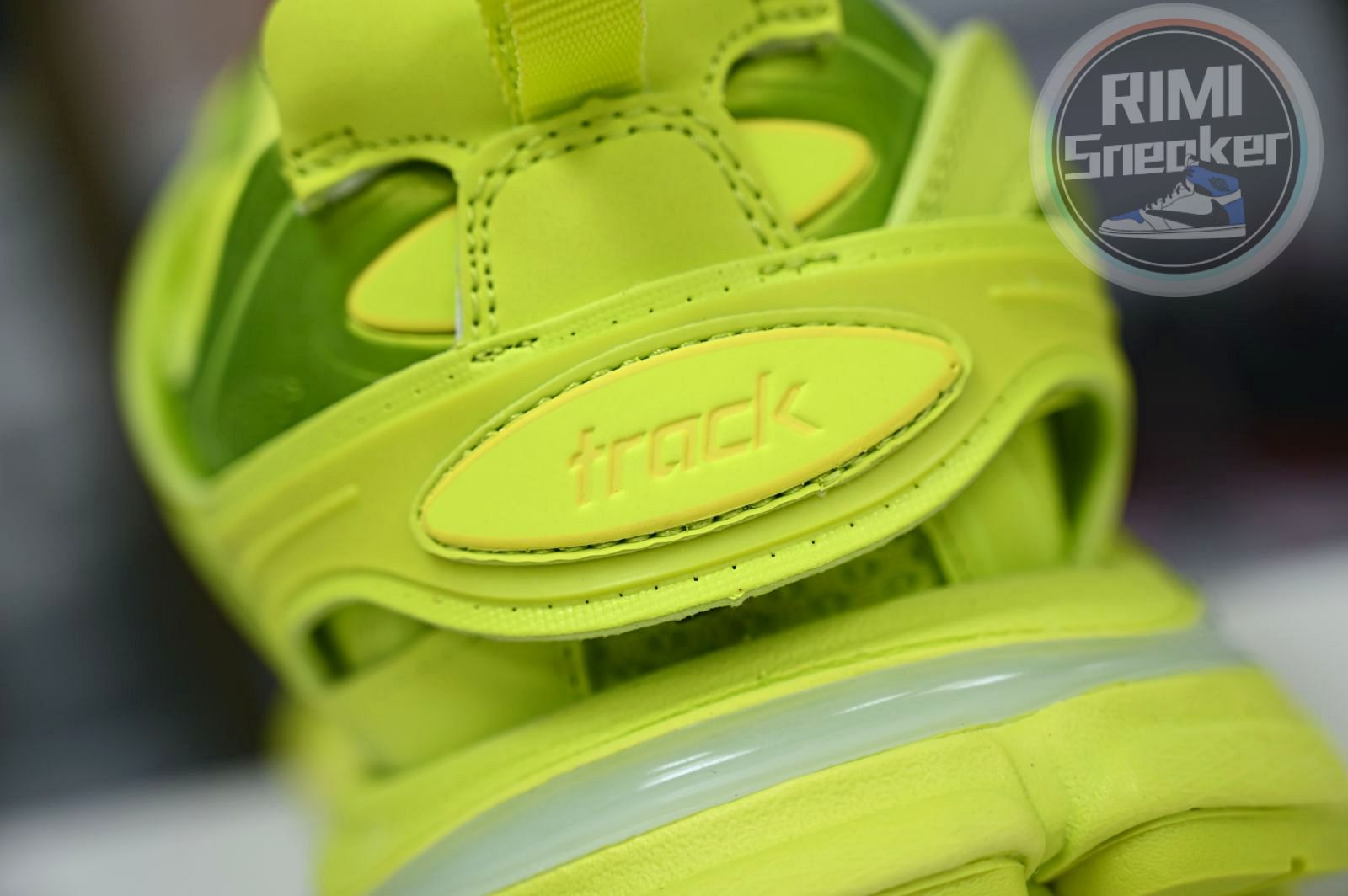 Balenciaga all sizes still in stock! Please contact customer service on iMessage/WhatsApp to purchase! BLGA Track（LED）