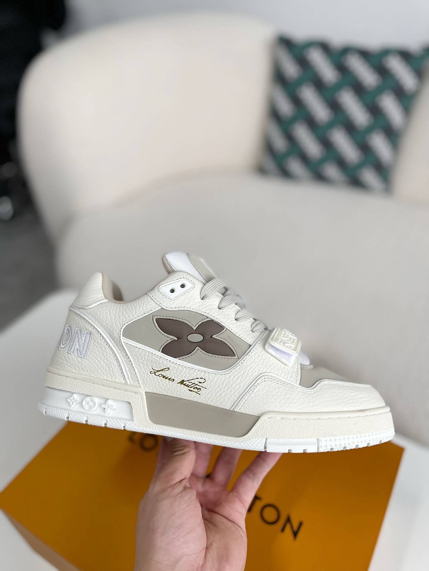 L*V TRAINER SNEAKERS