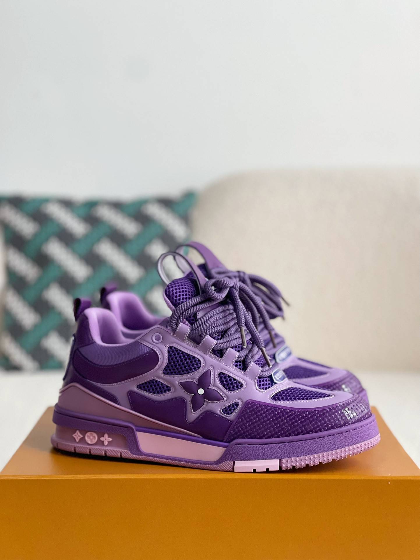 L*V RUNNER TATIC sneakers