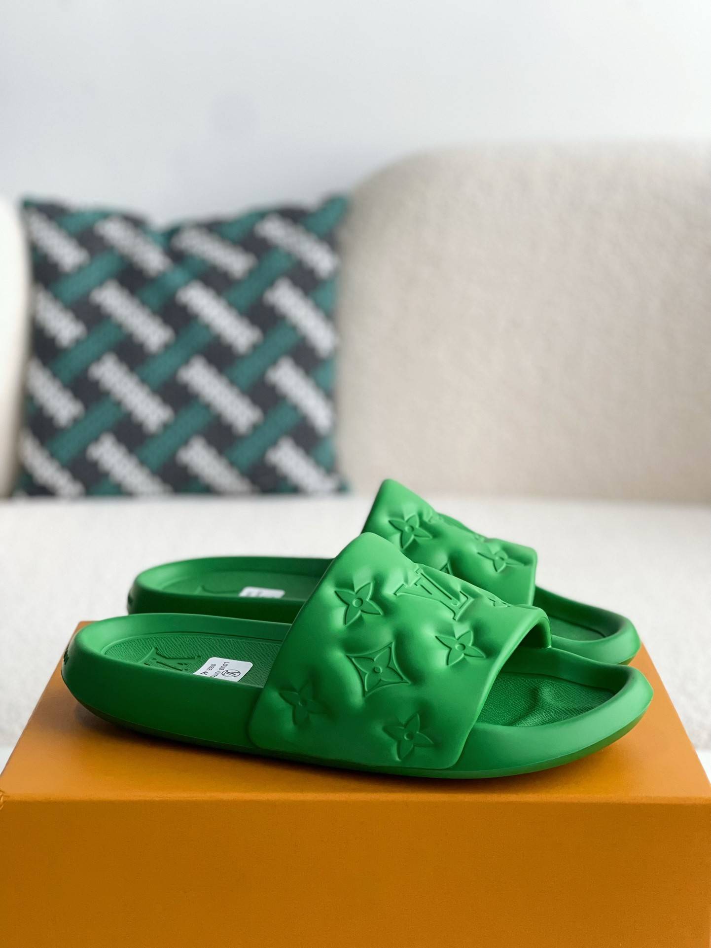 L*V  WOMEN''S SLIPPERS