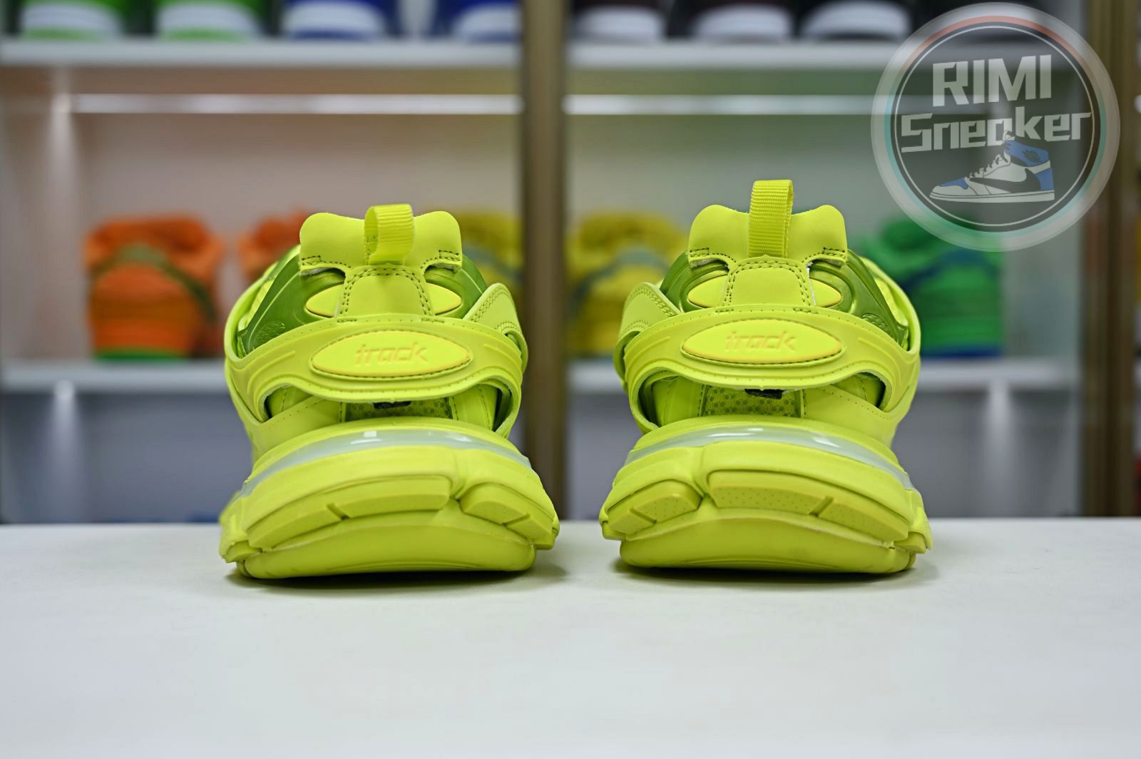 Balenciaga all sizes still in stock! Please contact customer service on iMessage/WhatsApp to purchase! BLGA Track（LED）