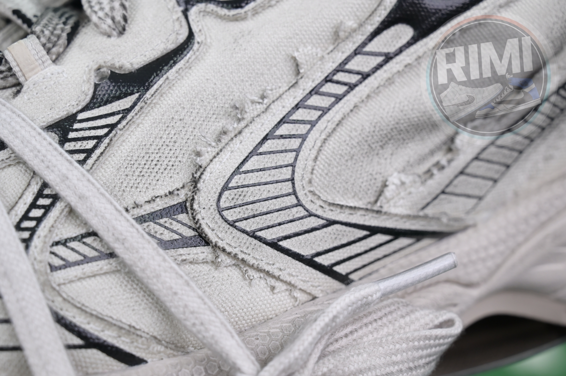 Balenciaga all sizes still in stock! Please contact customer service on iMessage/WhatsApp to purchase!  BLGA  3XL