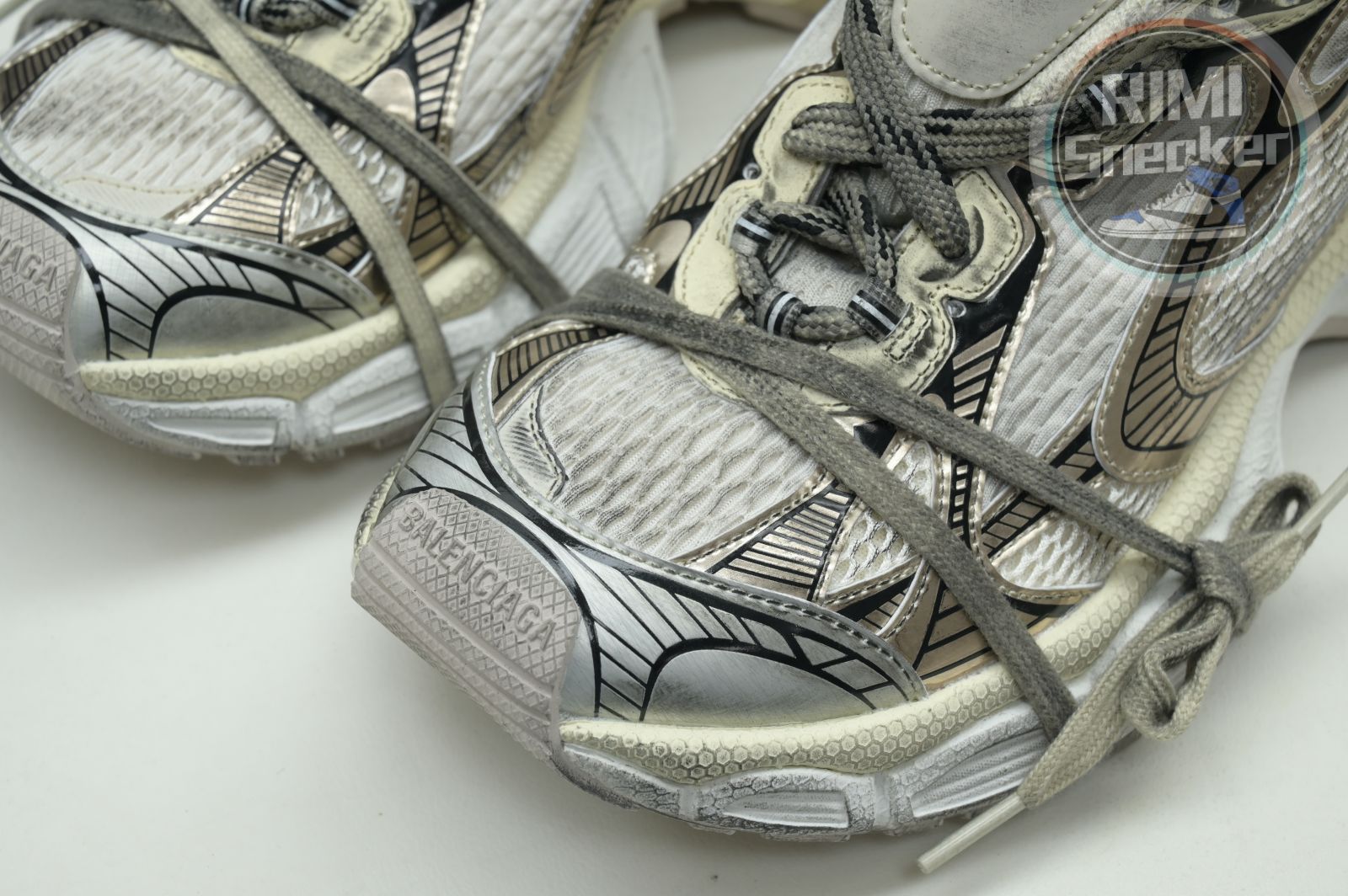 Balenciaga all sizes still in stock! Please contact customer service on iMessage/WhatsApp to purchase!  BLGA  3XL