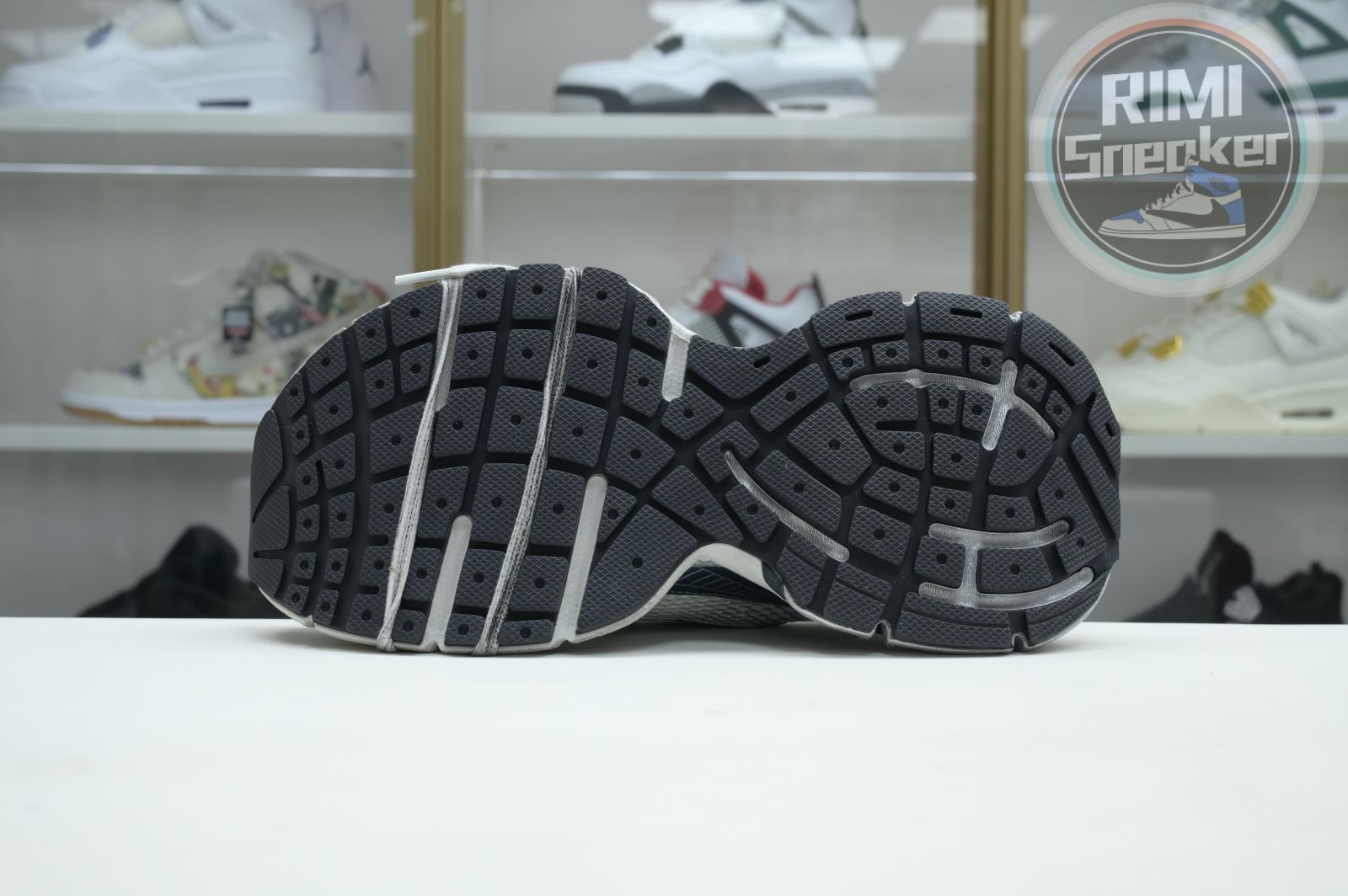 Balenciaga all sizes still in stock! Please contact customer service on iMessage/WhatsApp to purchase!  BLGA  3XL