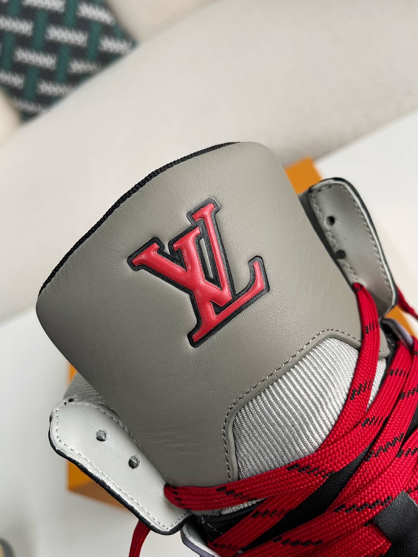 L*V TRAINER SNEAKERS