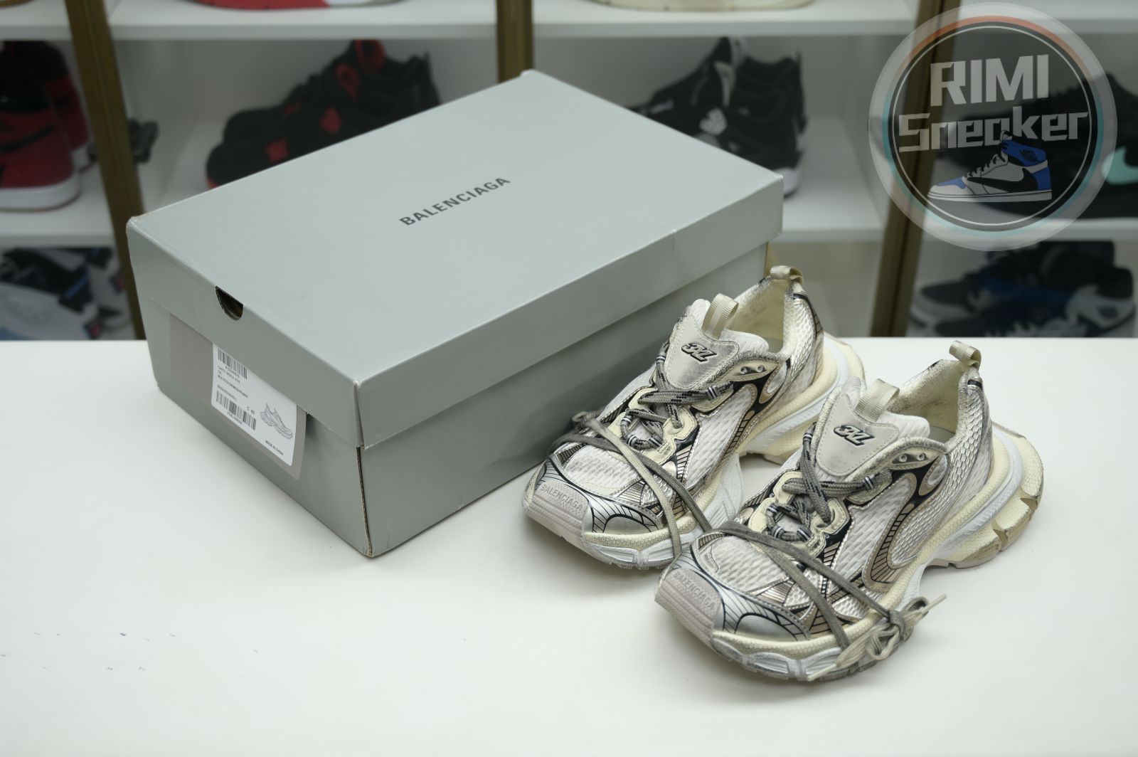 Balenciaga all sizes still in stock! Please contact customer service on iMessage/WhatsApp to purchase!  BLGA  3XL