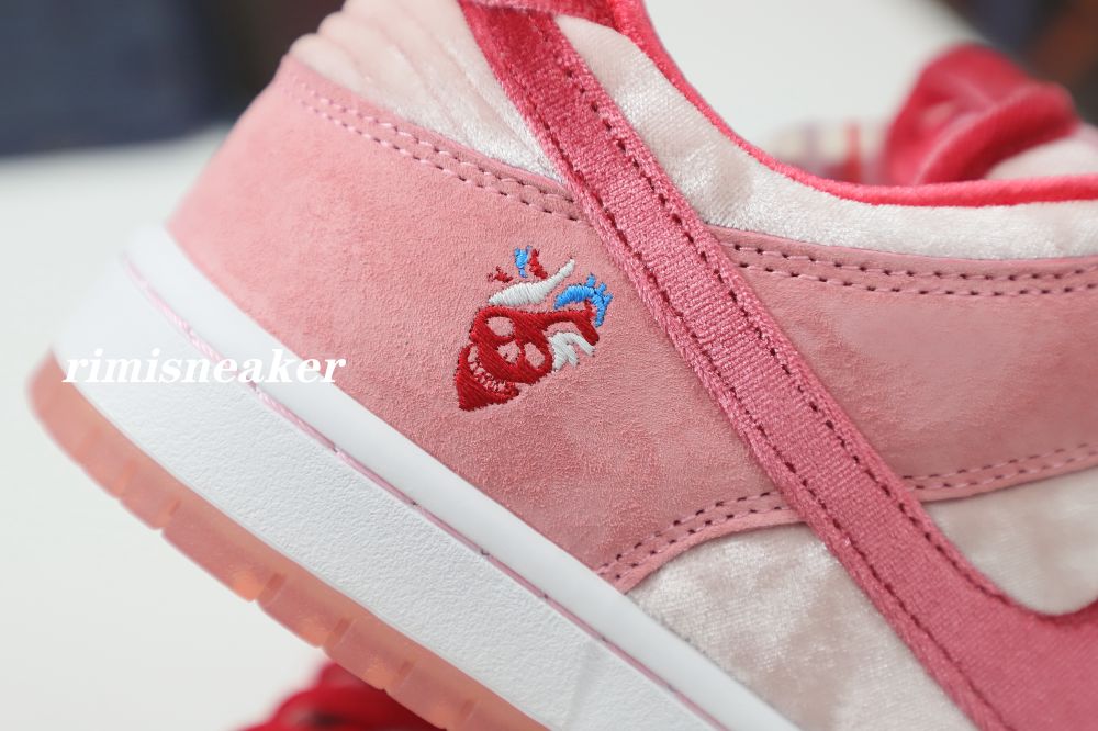 STRANGELOVE X DUNK LOW SB