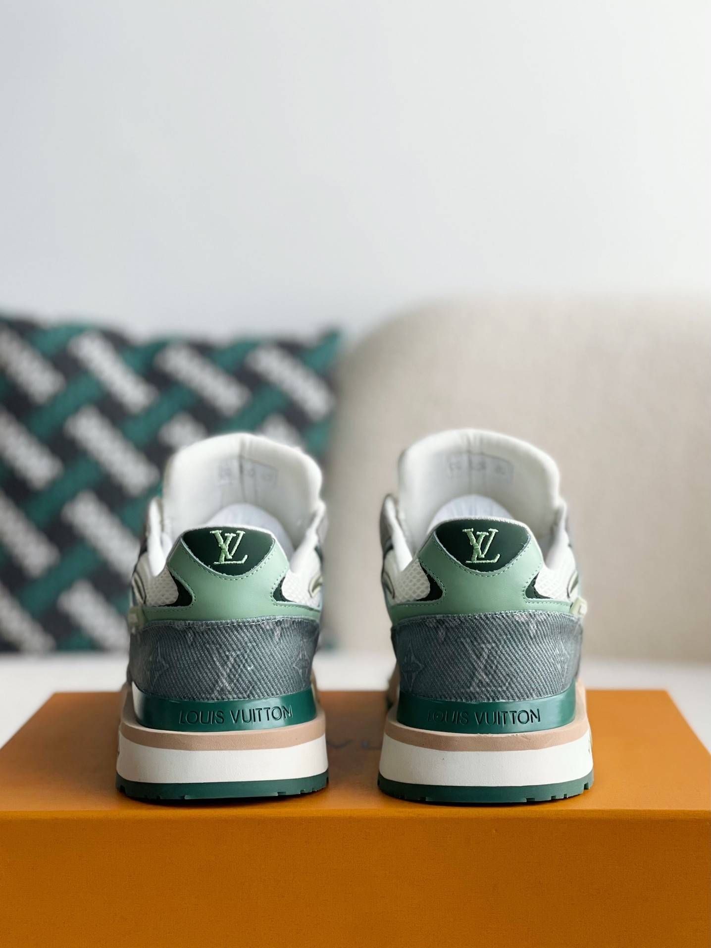 L*V Low-top running shoes