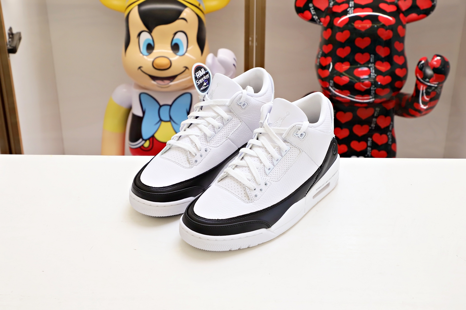 FRAGMENT DESIGN X AIR JORDAN 3 RETRO SP