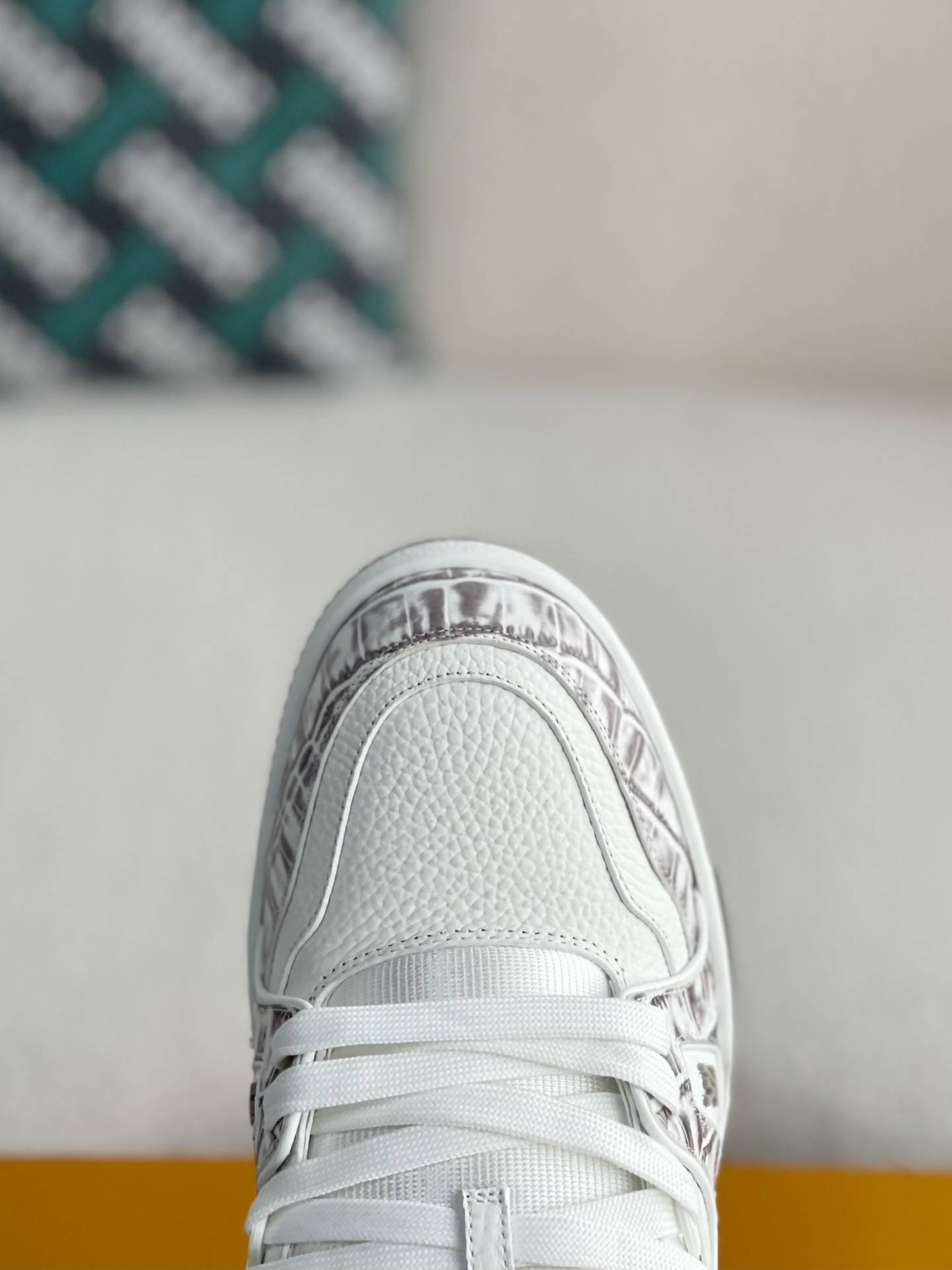 L*V TRAINER SNEAKERS