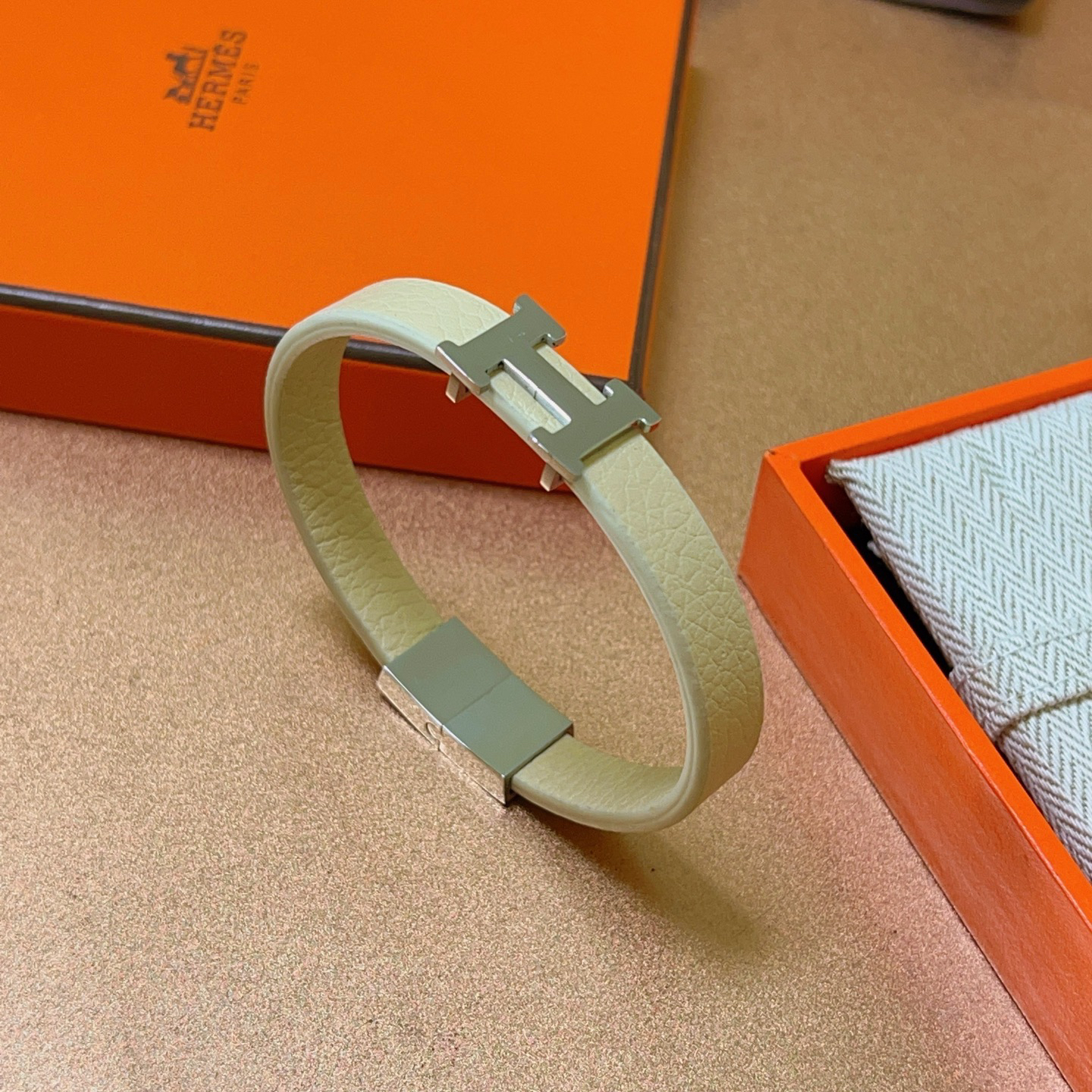 Hermès leather strap pure handmade leather material series 18k gold bracelet