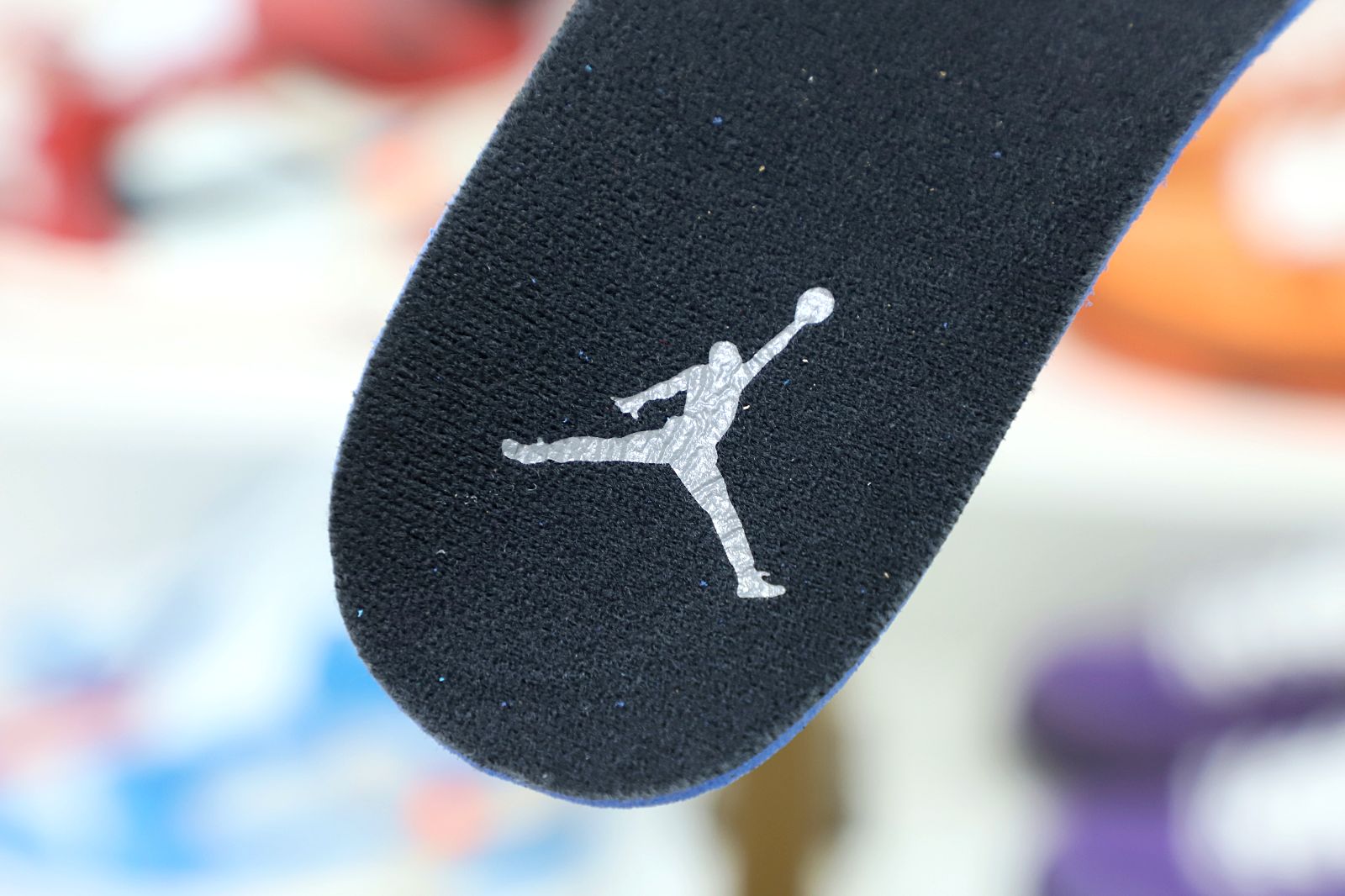 AIR JORDAN 4 RETRO