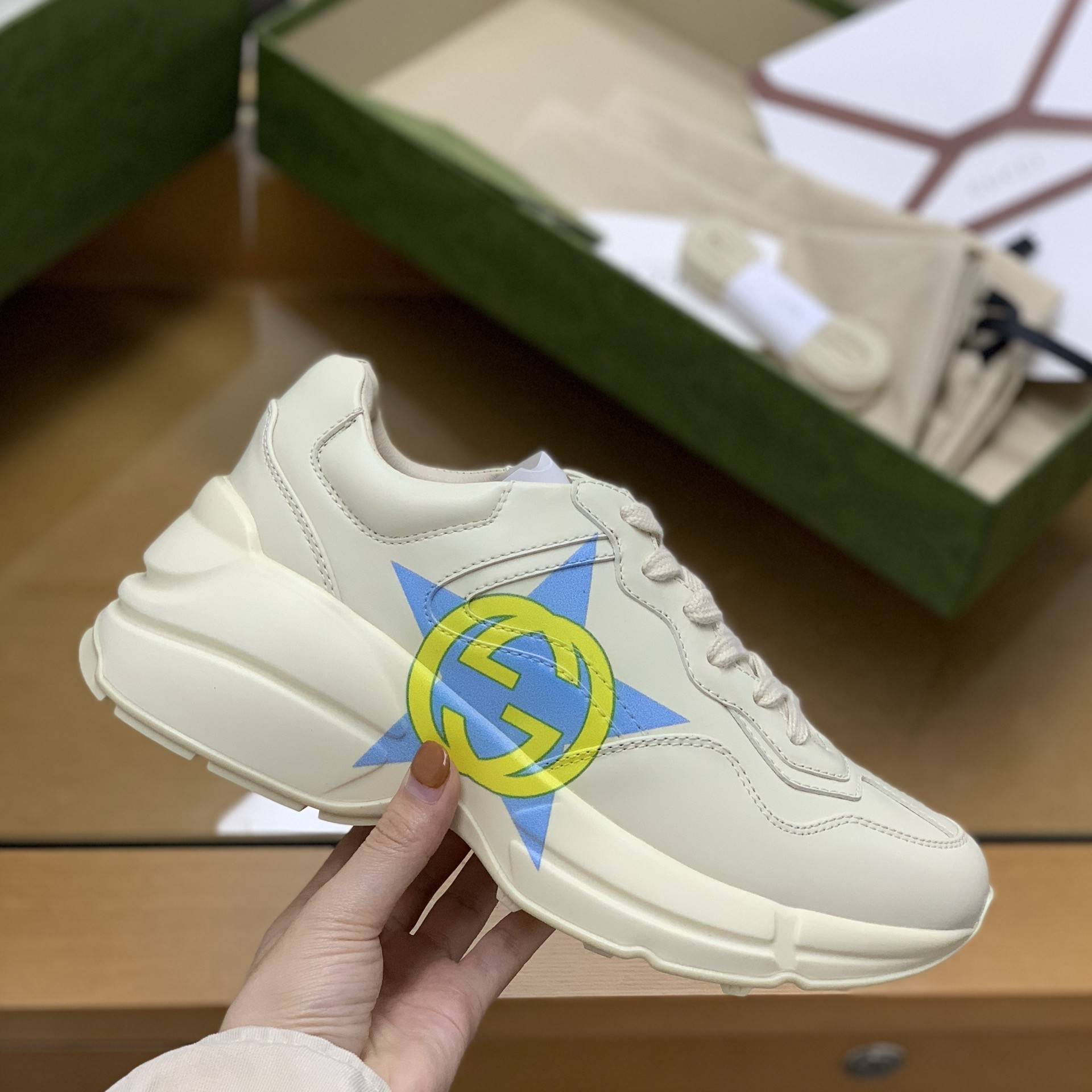 GU*IRetro Clunky Sneaker