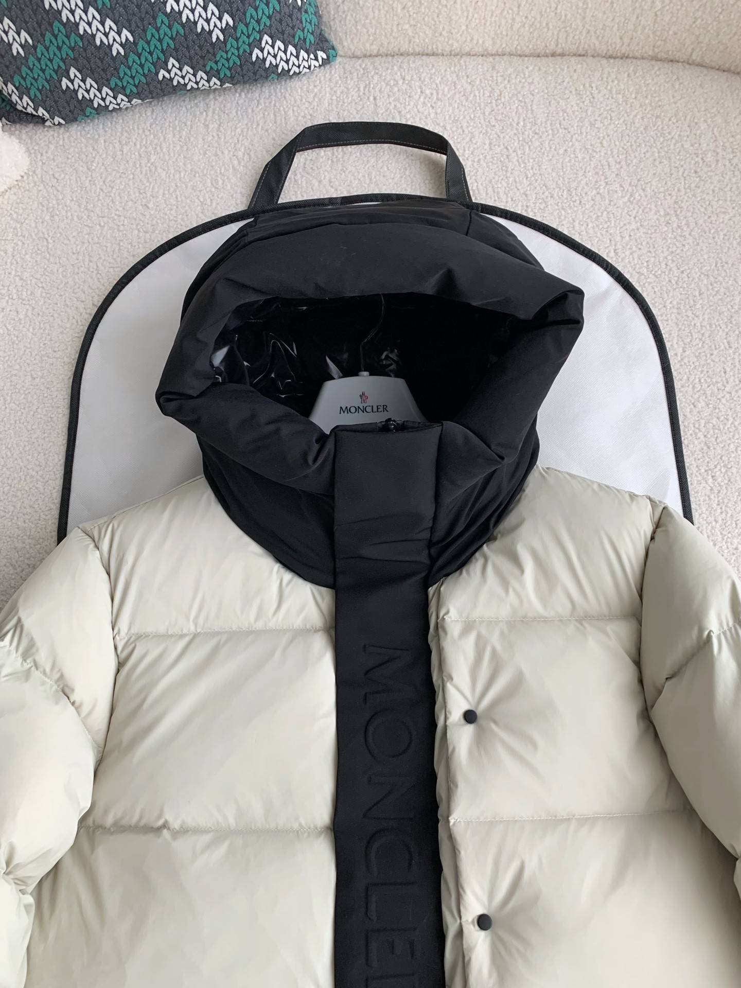Moncler Montbeliard down jacket