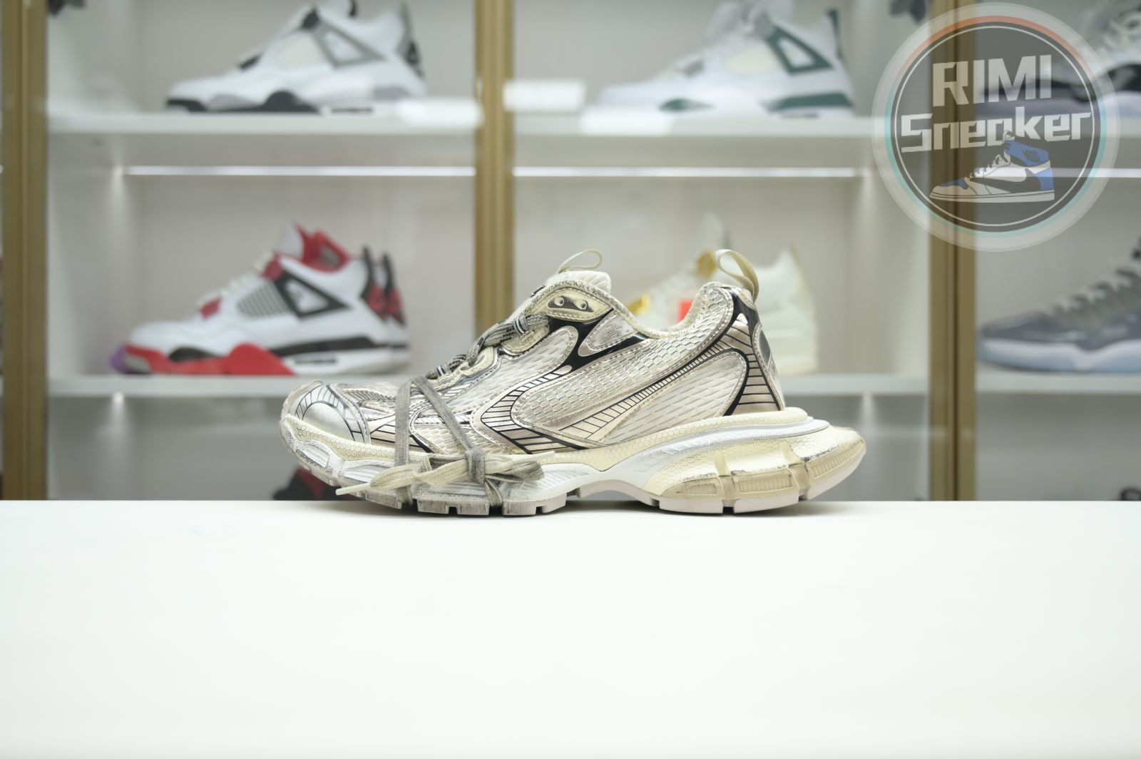 Balenciaga all sizes still in stock! Please contact customer service on iMessage/WhatsApp to purchase!  BLGA  3XL