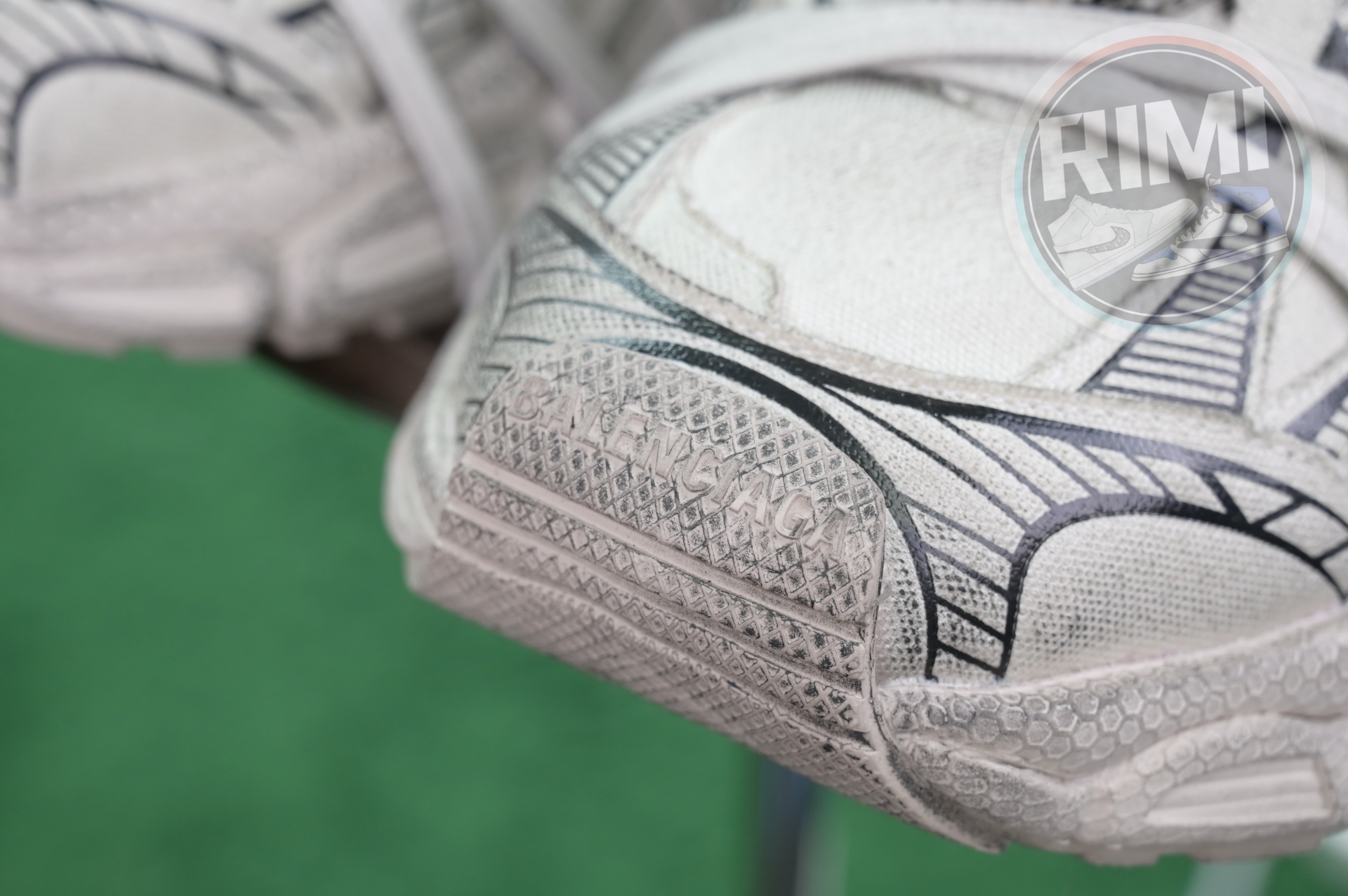 Balenciaga all sizes still in stock! Please contact customer service on iMessage/WhatsApp to purchase!  BLGA  3XL