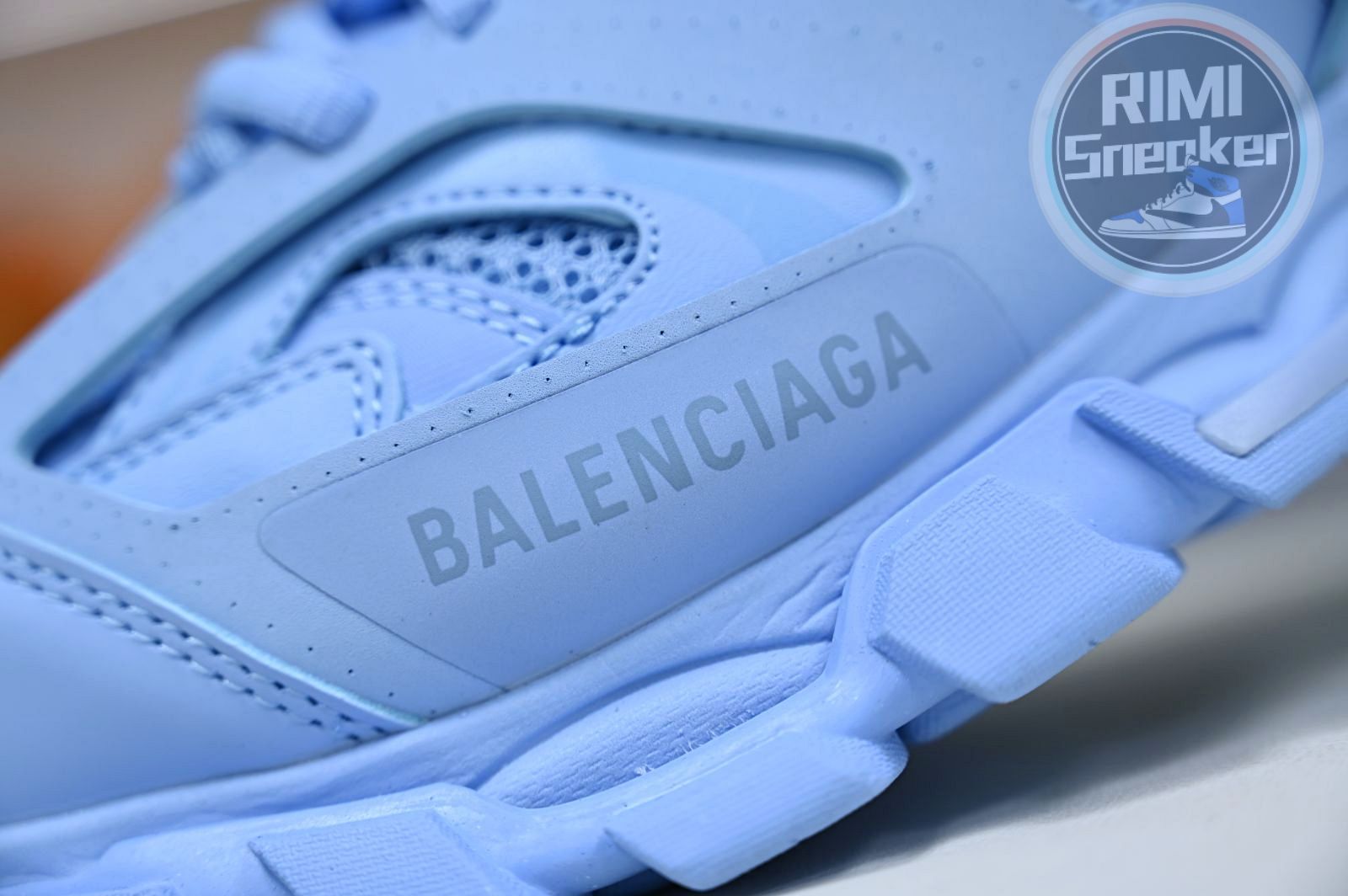 Balenciaga all sizes still in stock! Please contact customer service on iMessage/WhatsApp to purchase! BLGA  Track（LED）