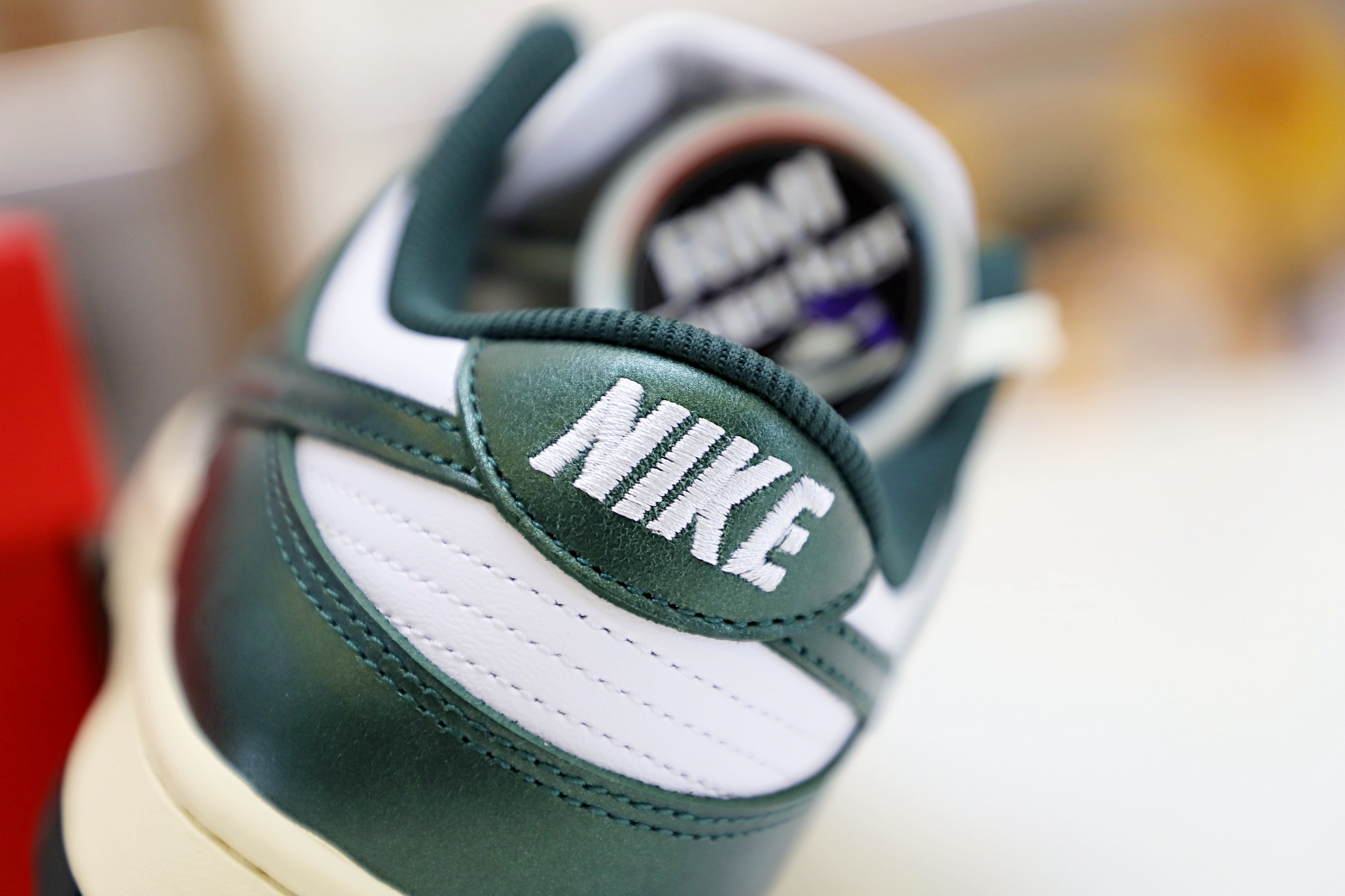 NIKE WMNS DUNK LOW