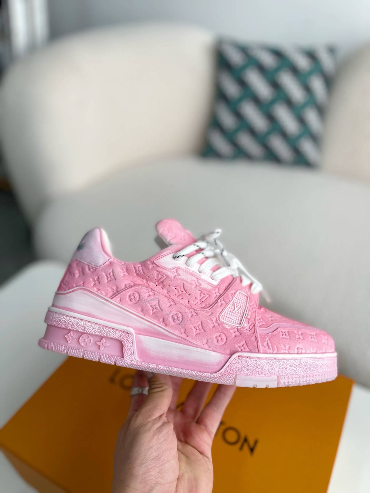 L*V TRAINER SNEAKERS