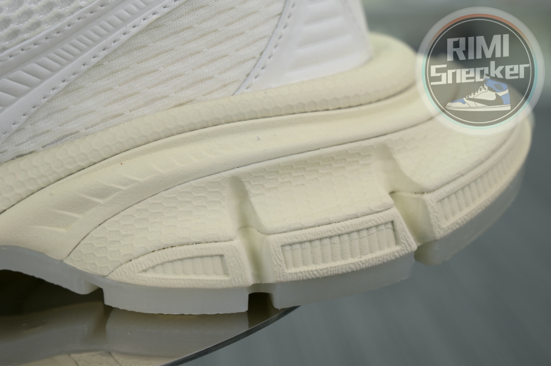 Balenciaga all sizes still in stock! Please contact customer service on iMessage/WhatsApp to purchase!  BLGA  3XL