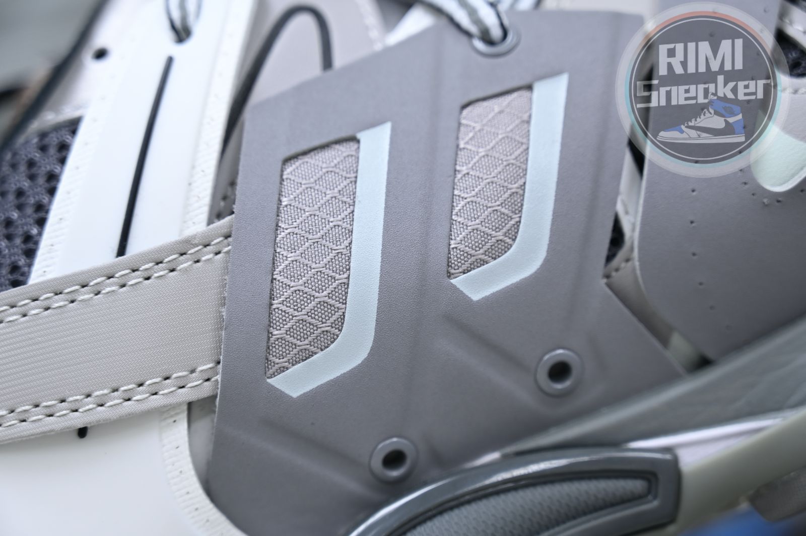 Balenciaga all sizes still in stock! Please contact customer service on iMessage/WhatsApp to purchase! BLGA  Track（LED）