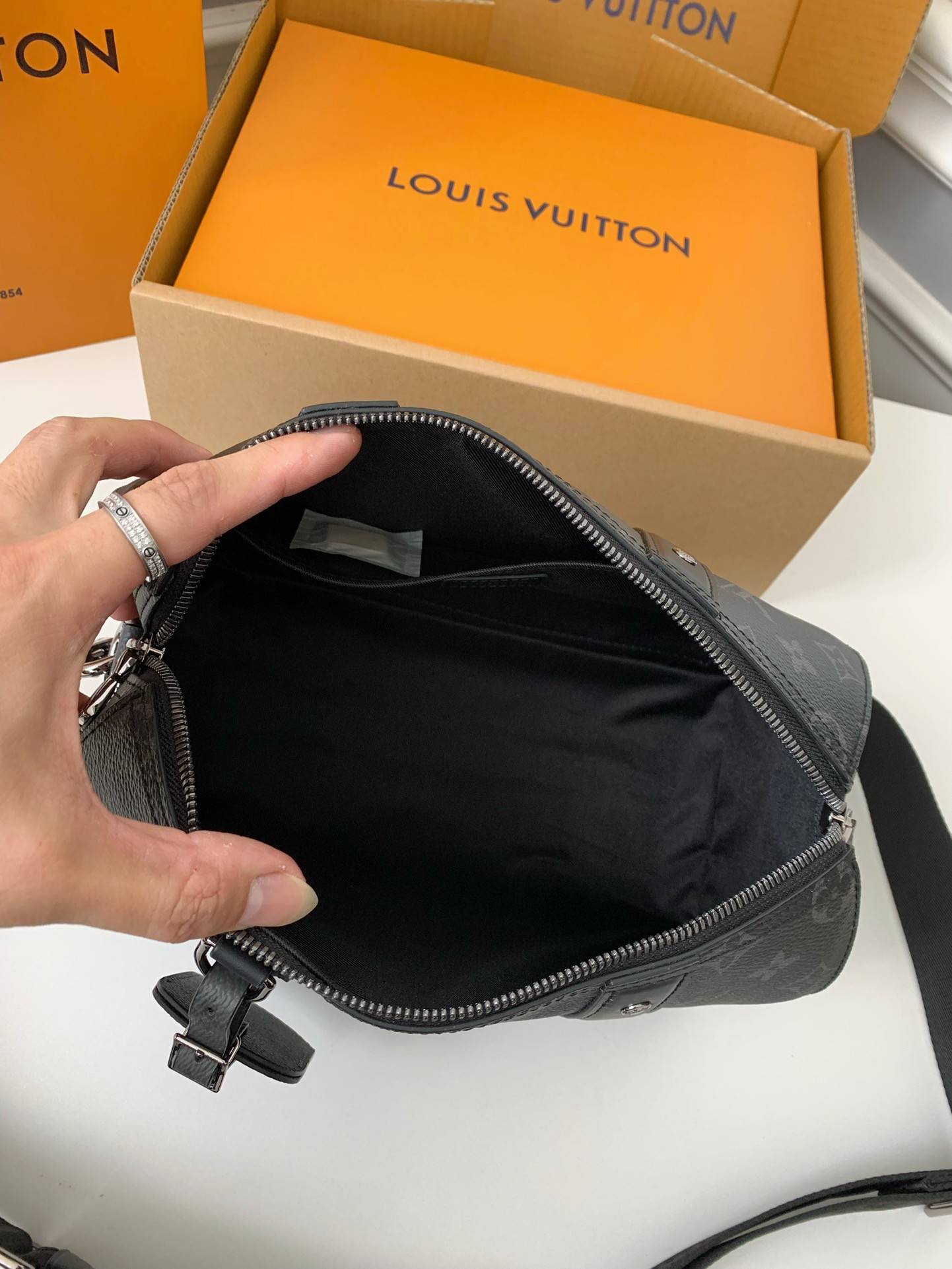 L*V CITY KEEPALL Men