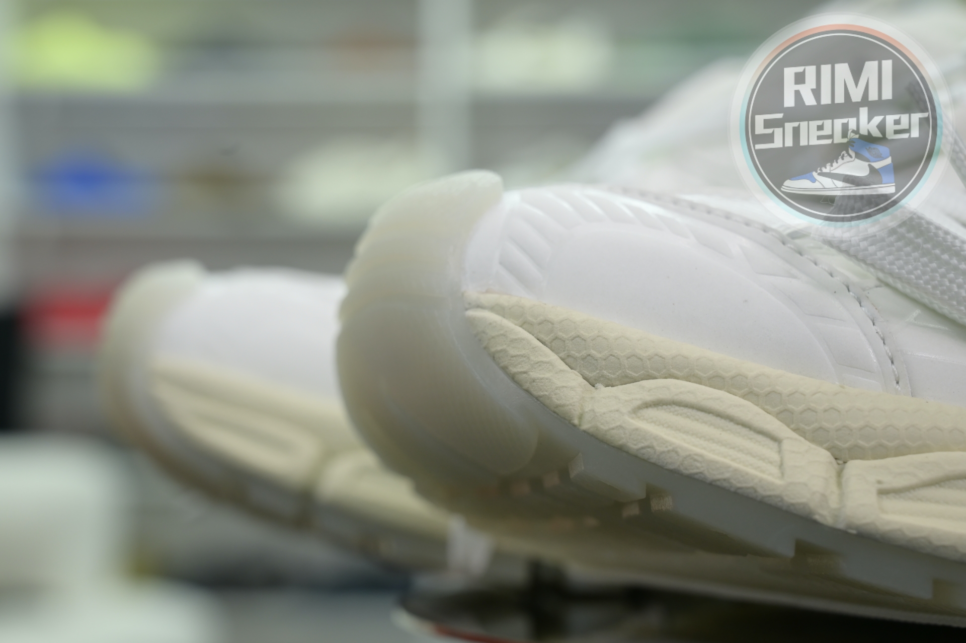 Balenciaga all sizes still in stock! Please contact customer service on iMessage/WhatsApp to purchase!  BLGA  3XL