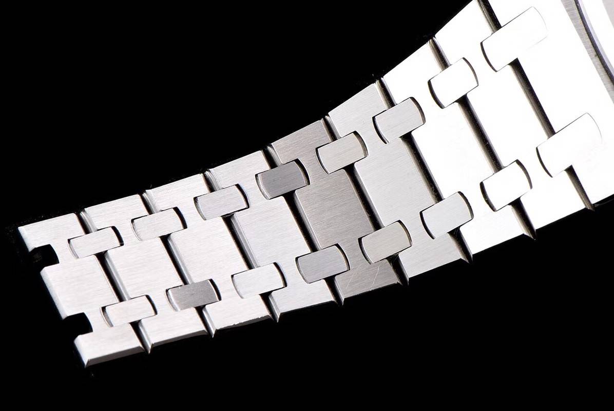 Audemars Piguet Royal Oak 15400 Series Men