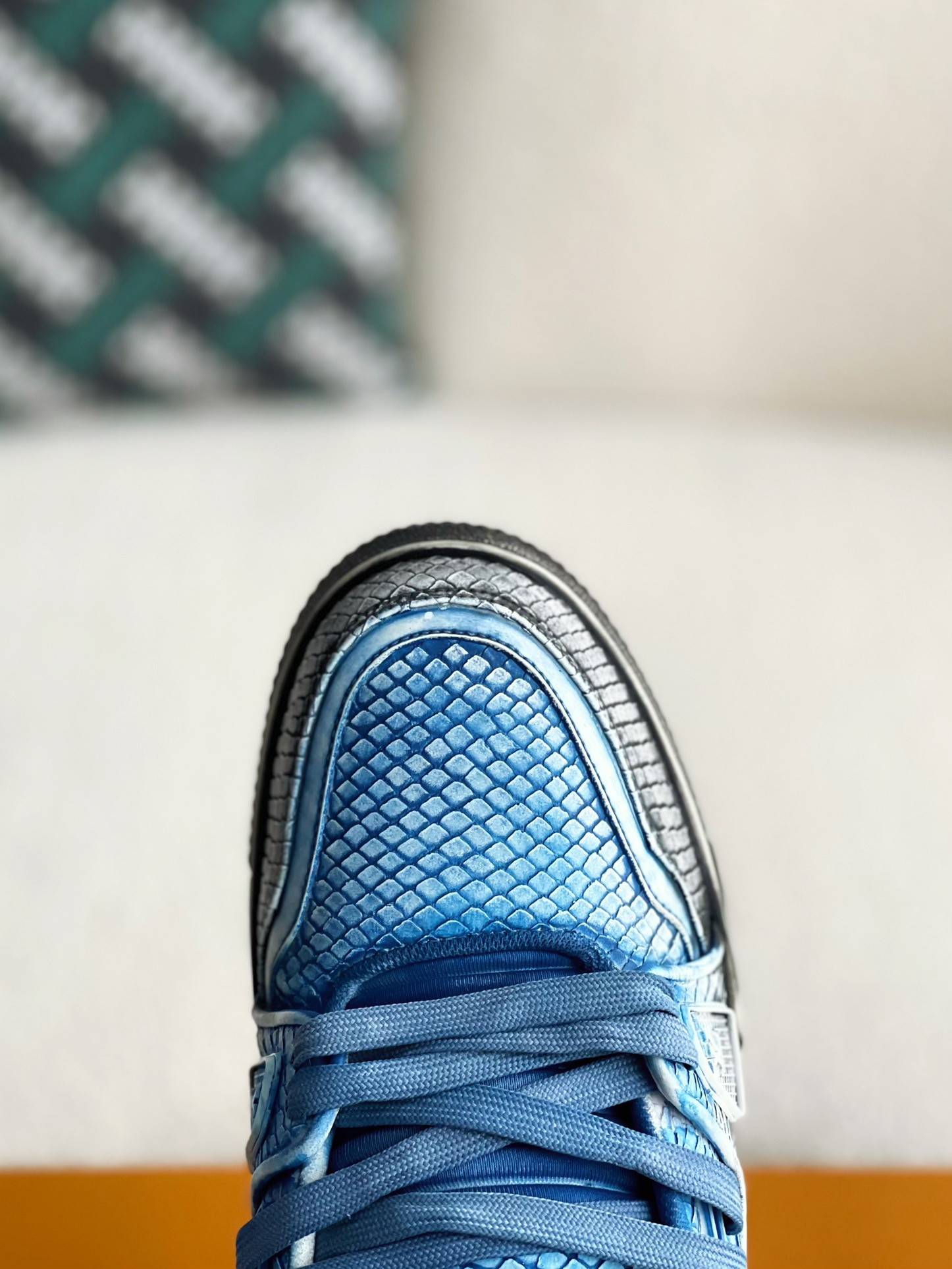 L*V TRAINER SNEAKERS