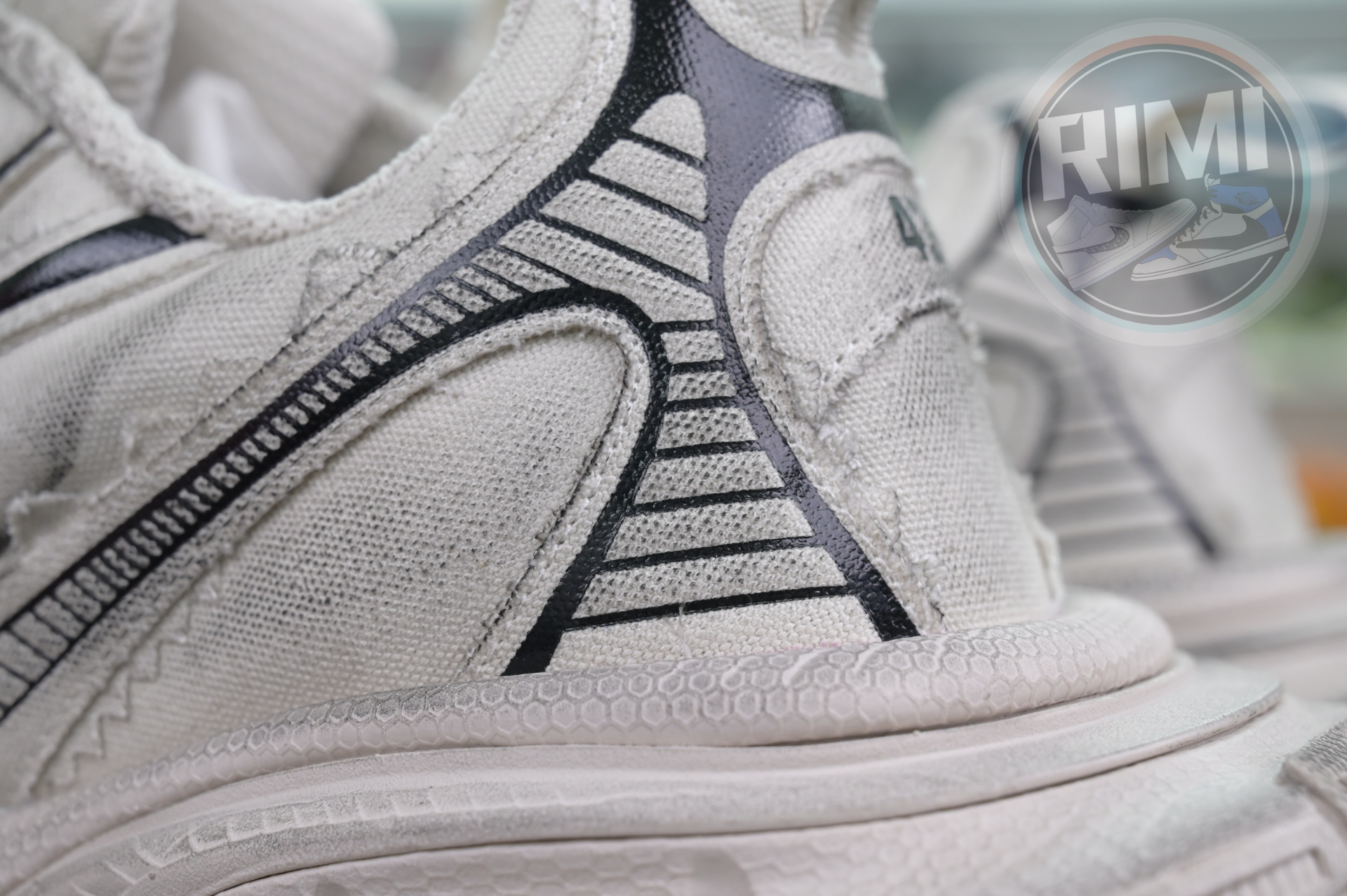 Balenciaga all sizes still in stock! Please contact customer service on iMessage/WhatsApp to purchase!  BLGA  3XL