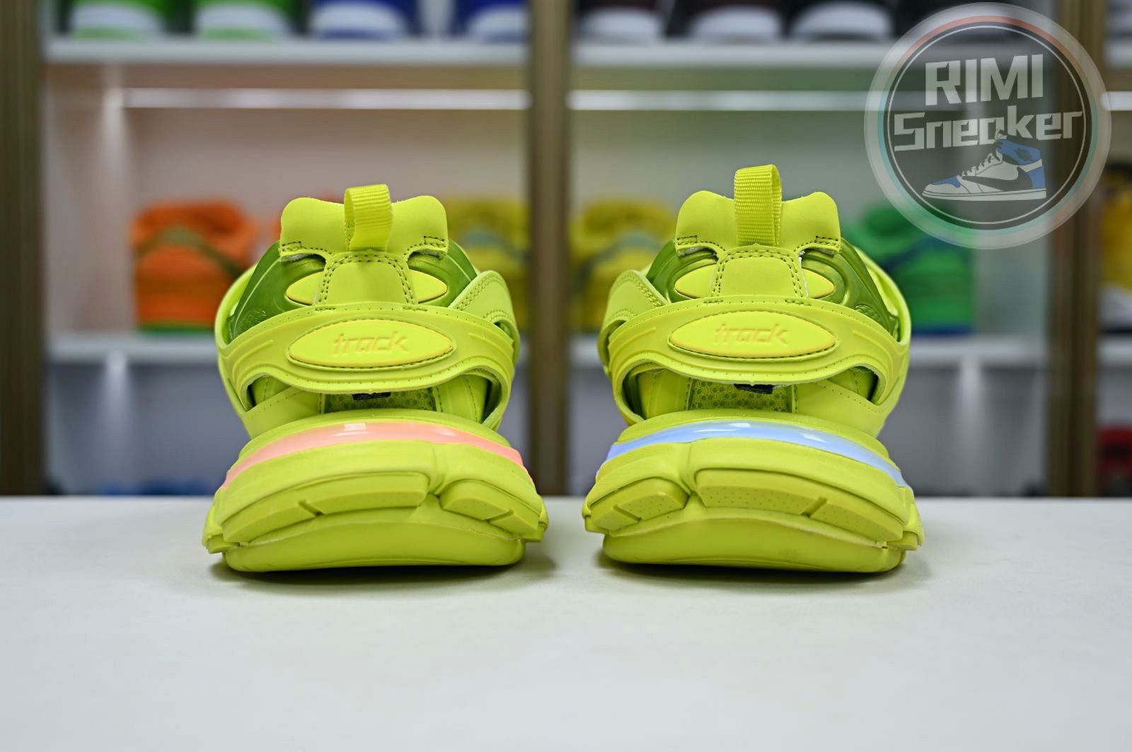 Balenciaga all sizes still in stock! Please contact customer service on iMessage/WhatsApp to purchase! BLGA Track（LED）