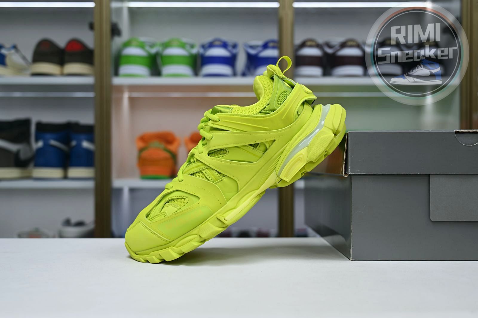 Balenciaga all sizes still in stock! Please contact customer service on iMessage/WhatsApp to purchase! BLGA Track（LED）