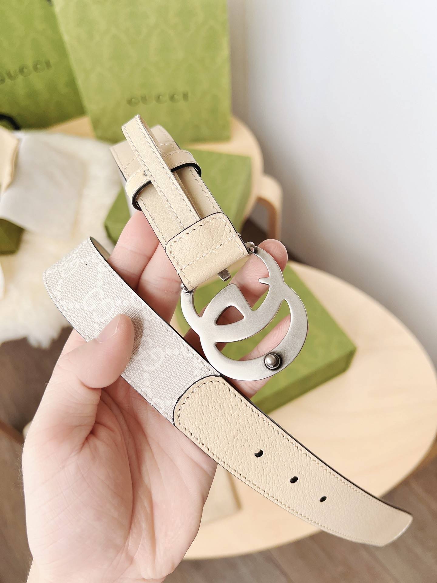 G*u*i ladies belt