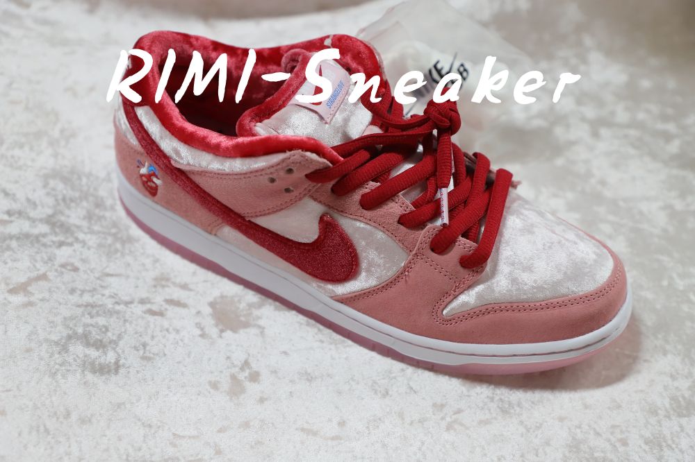 STRANGELOVE X DUNK LOW SB