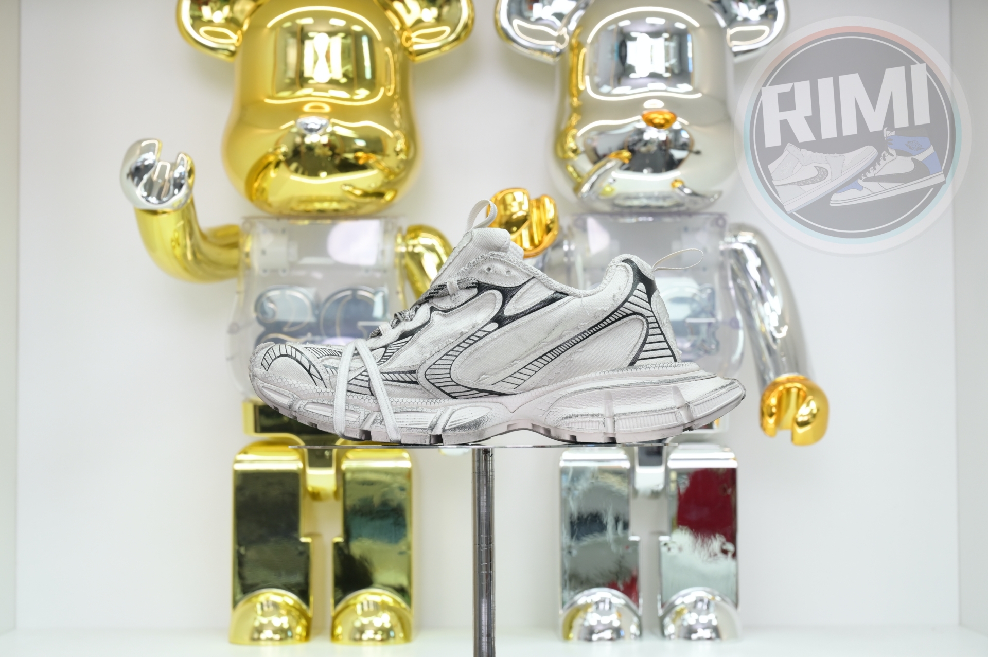 Balenciaga all sizes still in stock! Please contact customer service on iMessage/WhatsApp to purchase!  BLGA  3XL