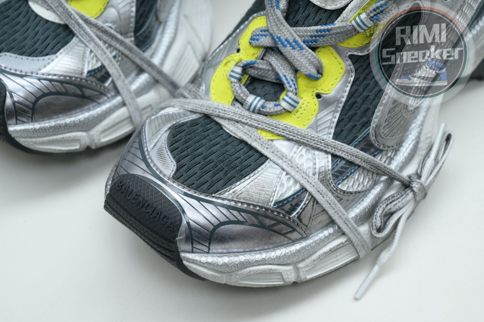 Balenciaga all sizes still in stock! Please contact customer service on iMessage/WhatsApp to purchase!  BLGA  3XL