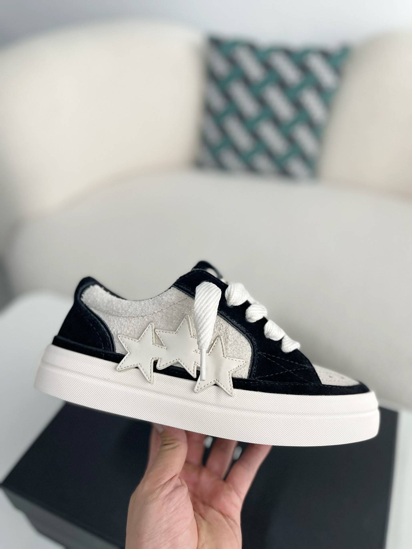 A*RI Sneakers