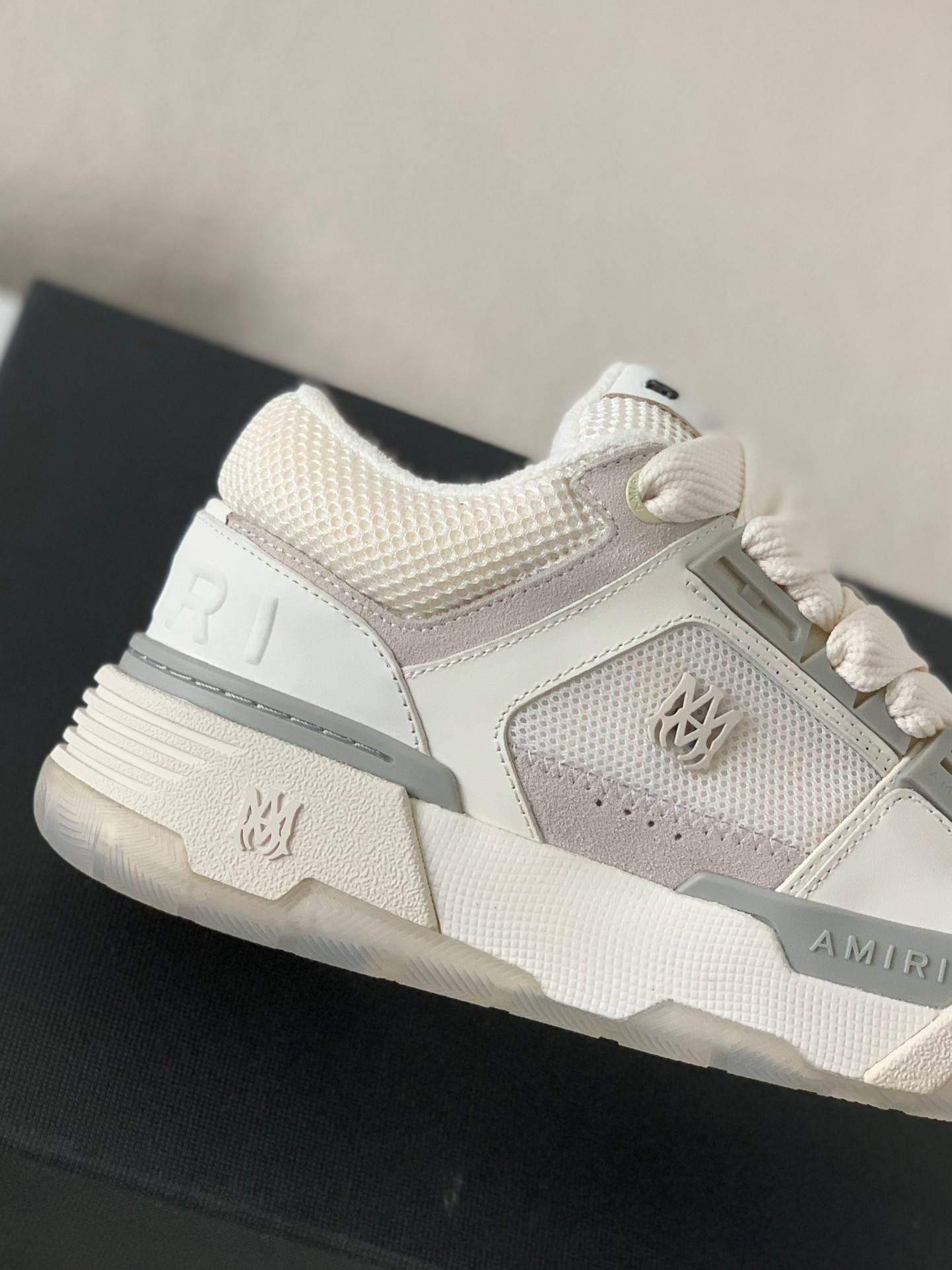 A*RI Sneakers