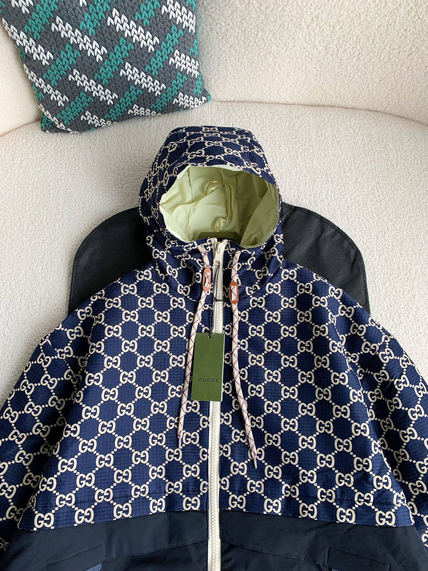 G*u*i jacket