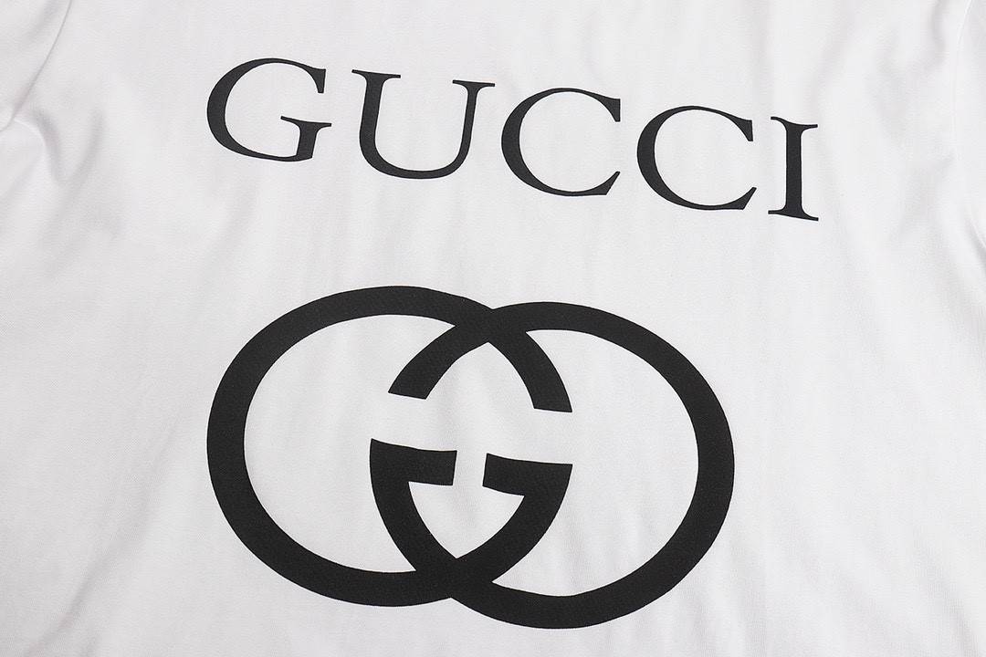 G*u*i tshirt
