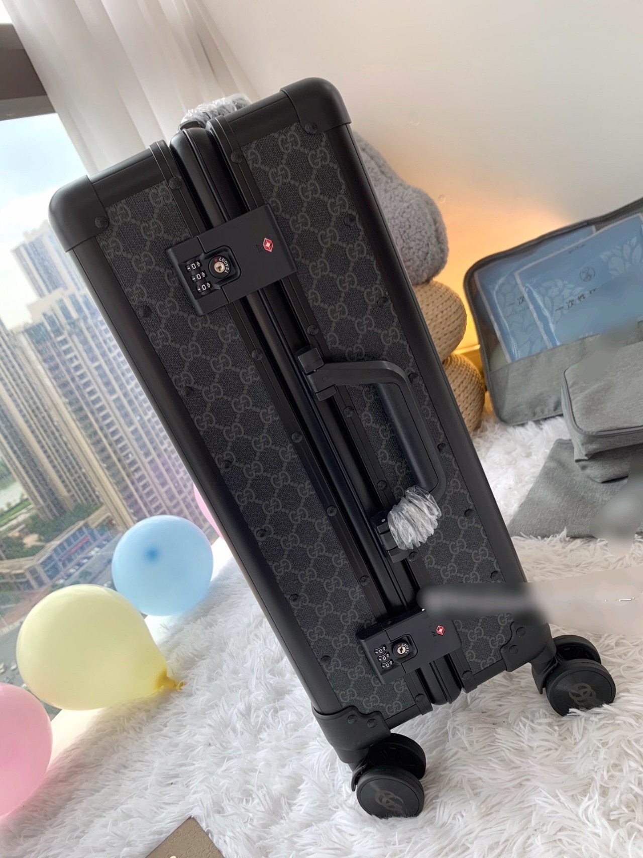 G*u*i luggage/trolley case vintage size 20 inch