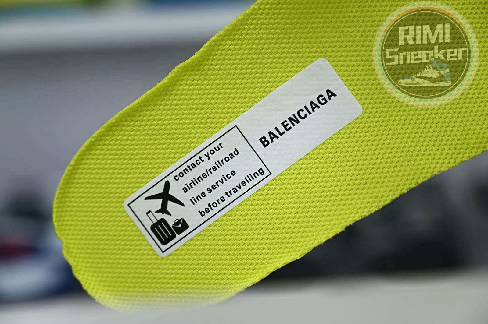 Balenciaga all sizes still in stock! Please contact customer service on iMessage/WhatsApp to purchase! BLGA Track（LED）