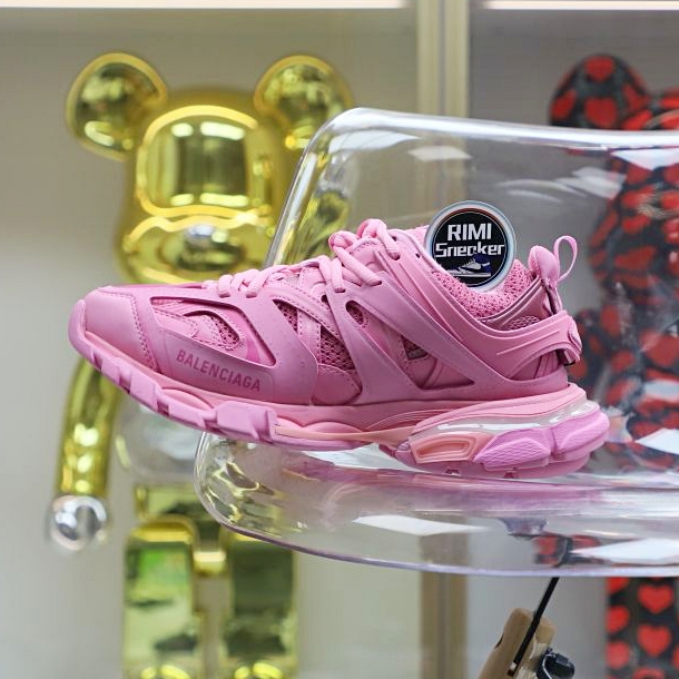 Balenciaga all sizes still in stock! Please contact customer service on iMessage/WhatsApp to purchase! BLGA Track(LED)