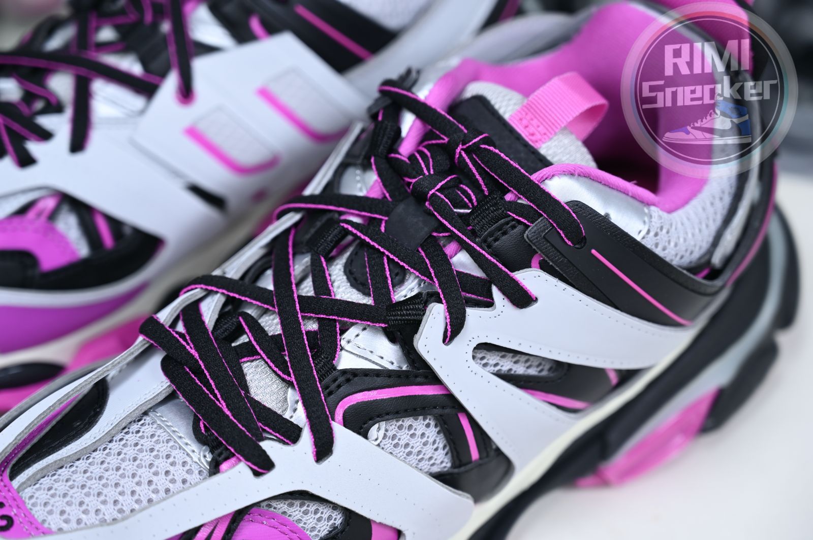 Balenciaga all sizes still in stock! Please contact customer service on iMessage/WhatsApp to purchase! BLGA  Track（LED）