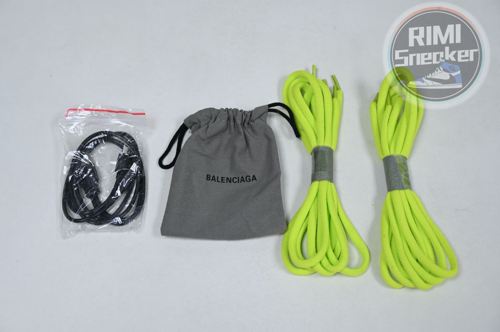 Balenciaga all sizes still in stock! Please contact customer service on iMessage/WhatsApp to purchase! BLGA Track（LED）