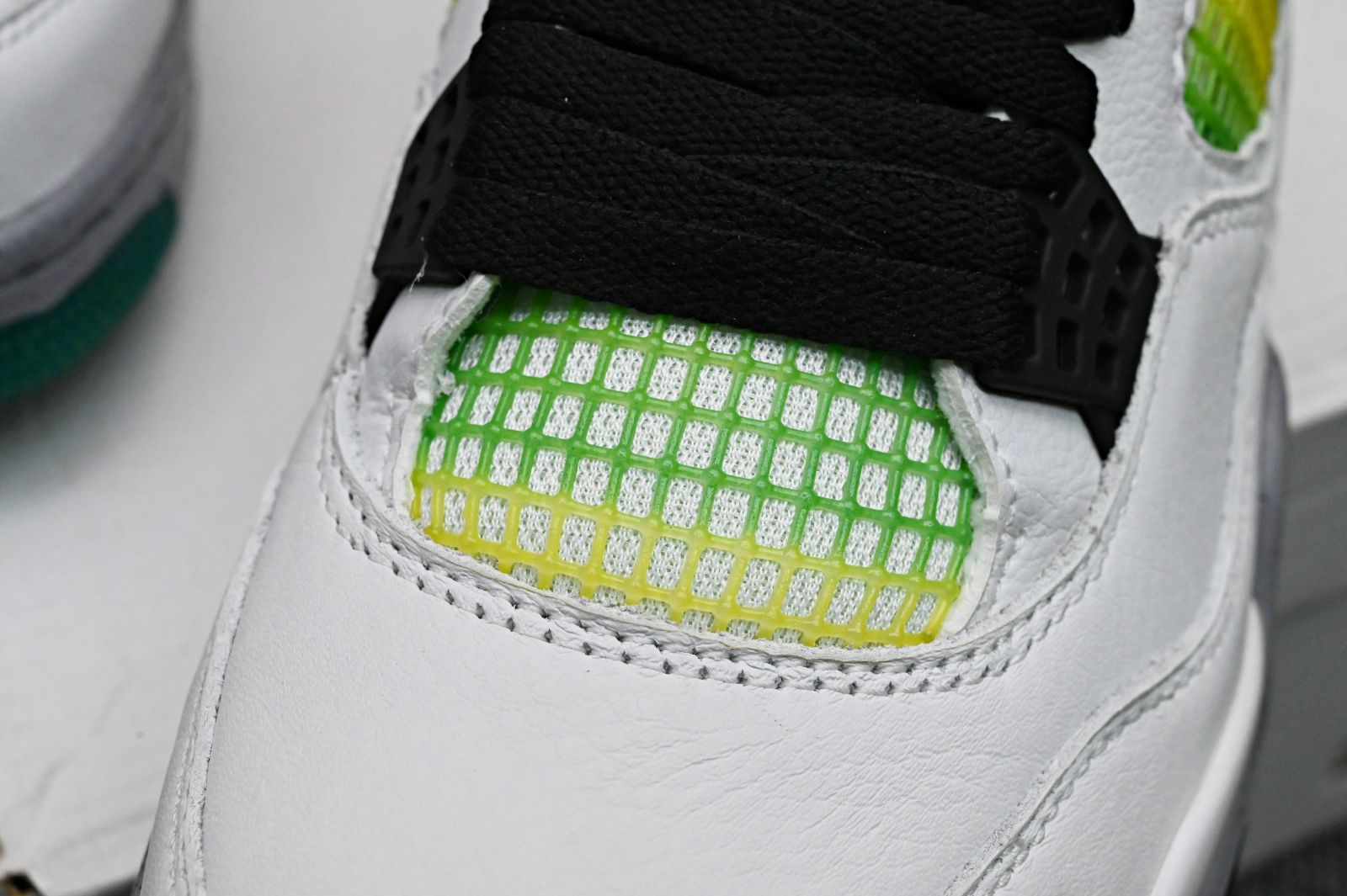 WMNS AIR JORDAN 4 RETRO