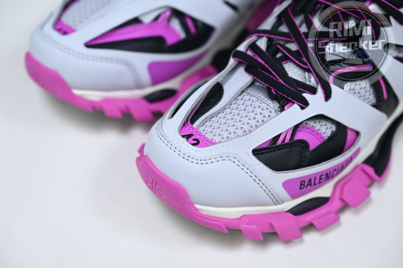 Balenciaga all sizes still in stock! Please contact customer service on iMessage/WhatsApp to purchase! BLGA  Track（LED）