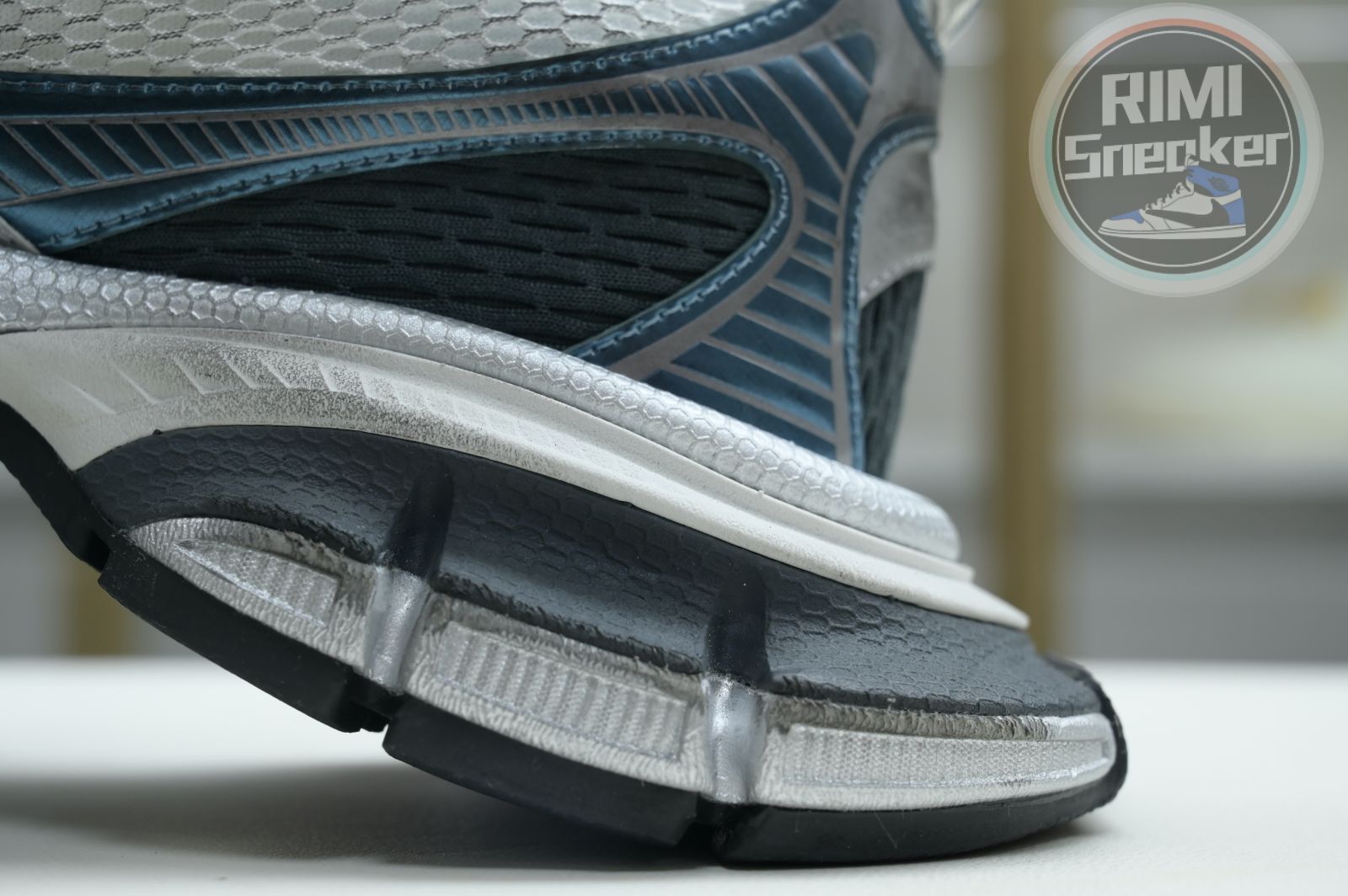 Balenciaga all sizes still in stock! Please contact customer service on iMessage/WhatsApp to purchase!  BLGA  3XL