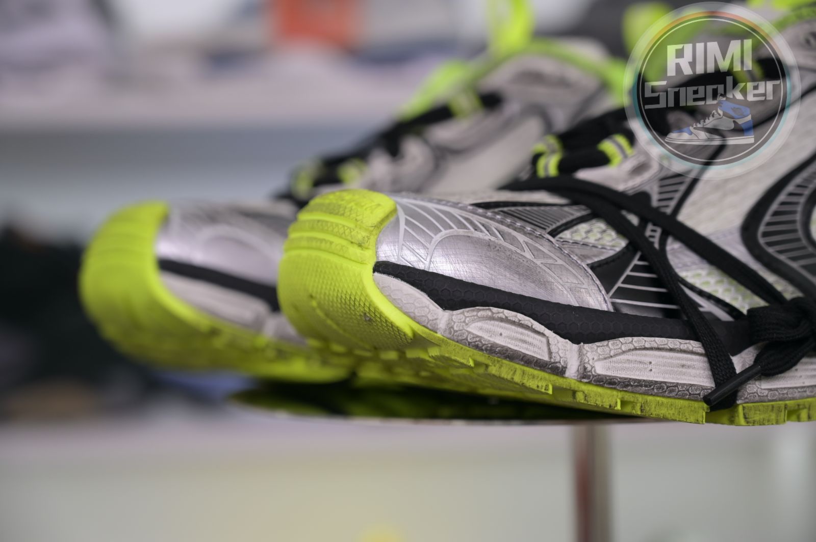 Balenciaga all sizes still in stock! Please contact customer service on iMessage/WhatsApp to purchase!  BLGA  3XL